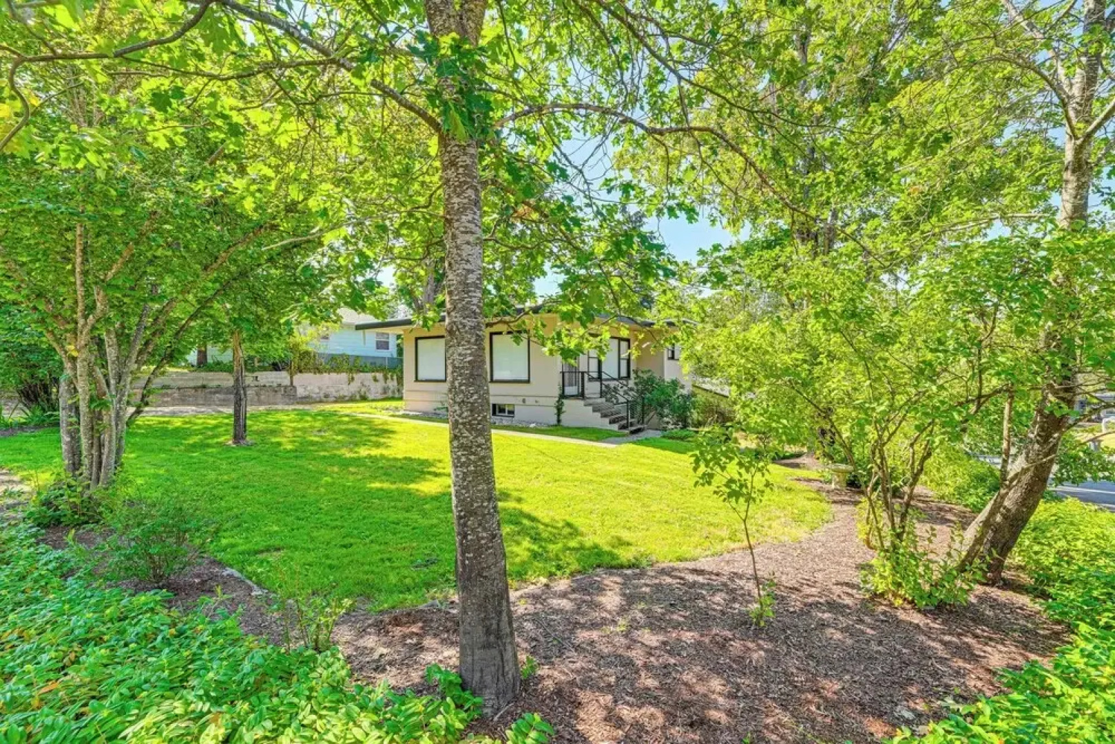 Grants Pass Getaway w/ Expansive Deck!