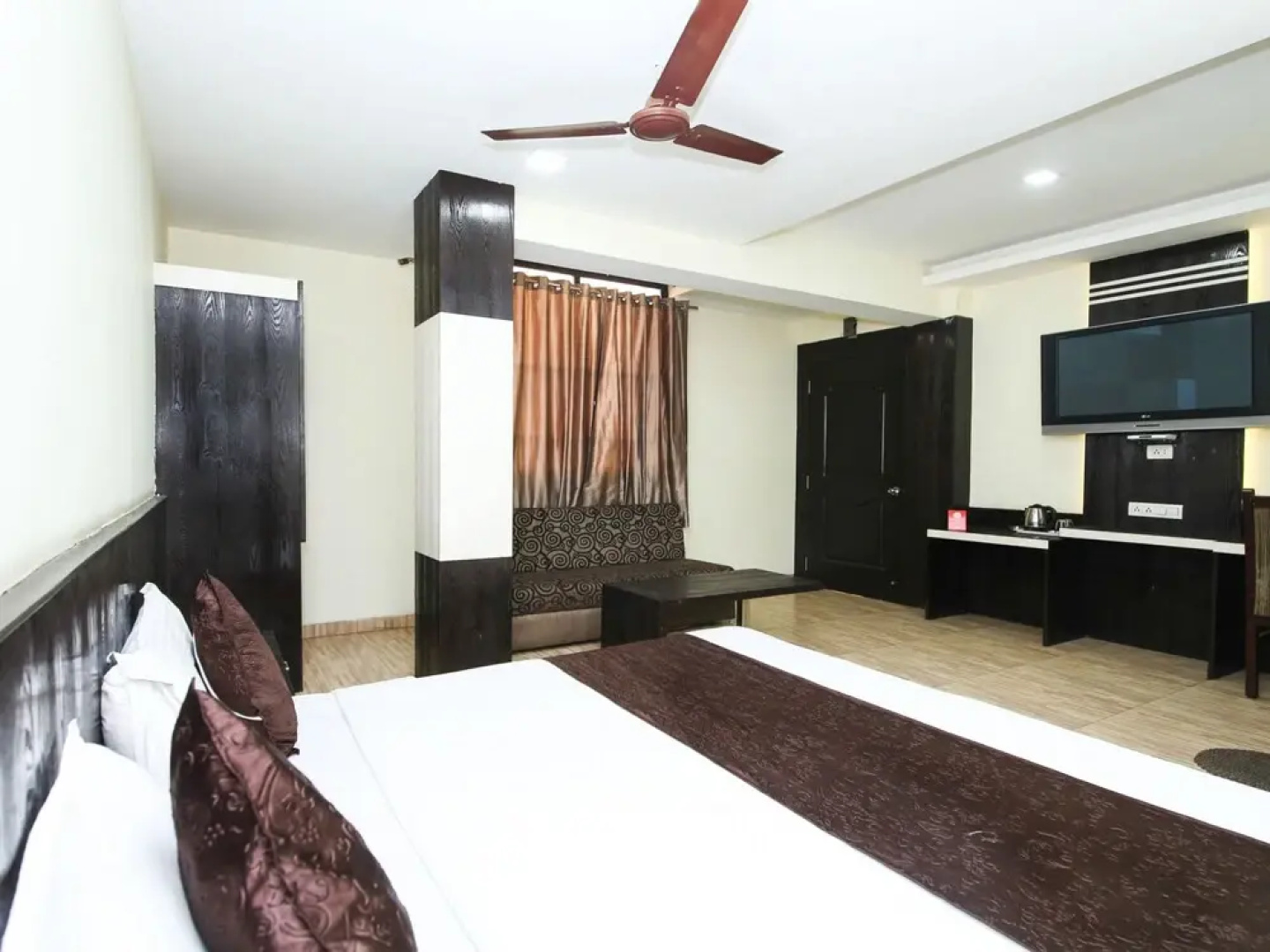 OYO 2155 Hotel Wardhman
