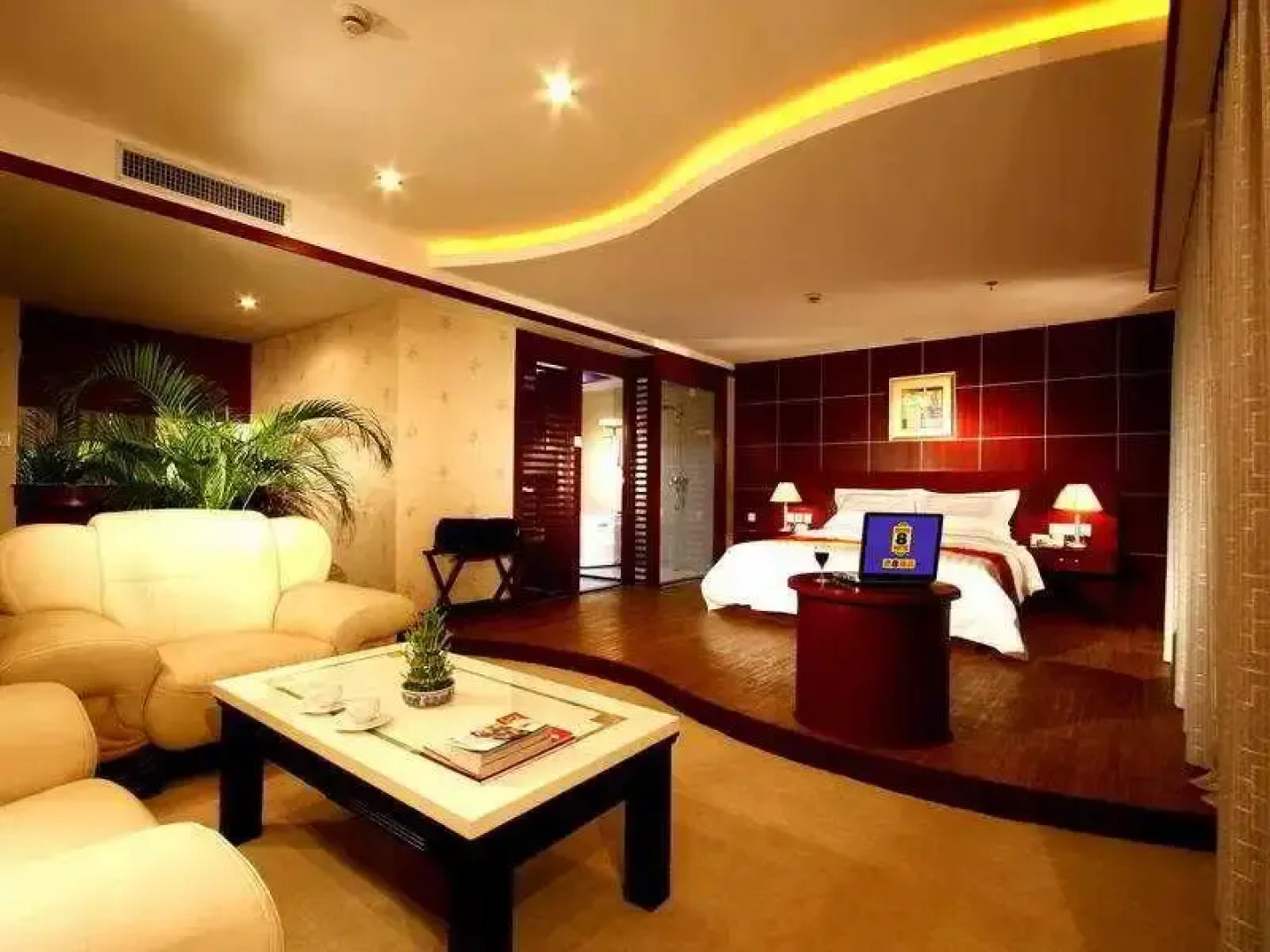 Super 8 by Wyndham Hankou Railway Station