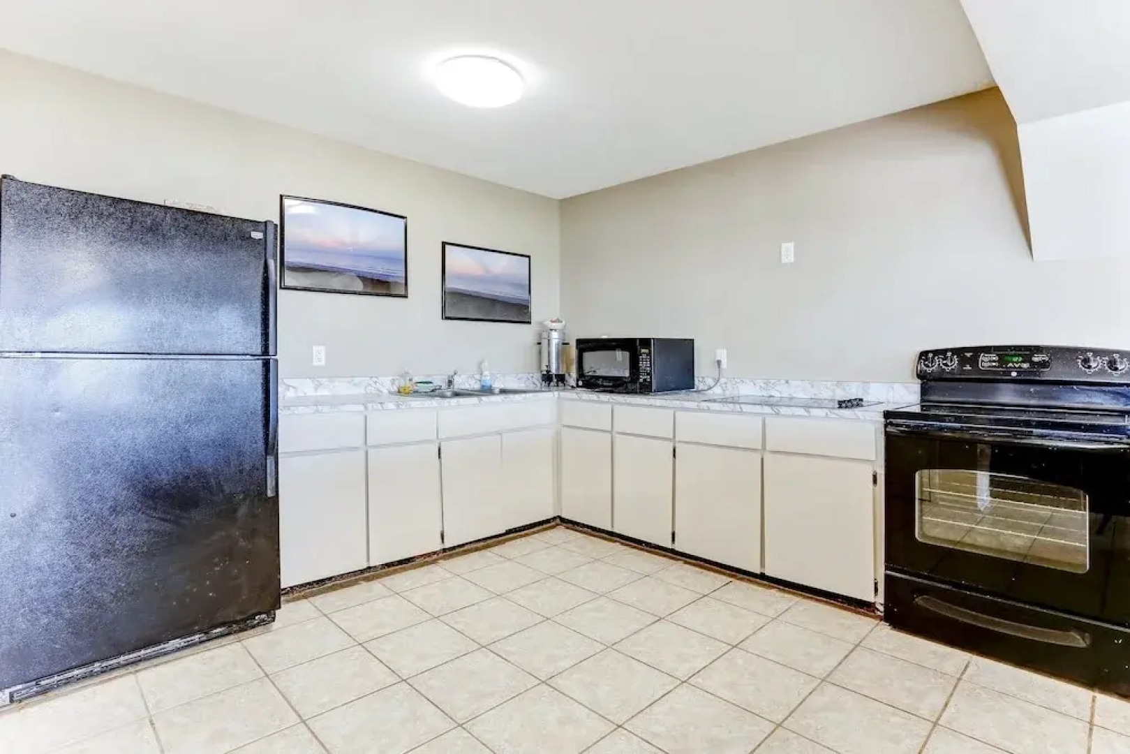 Tastefully Decorated Condo with Scenic Beach Views by RedAwning