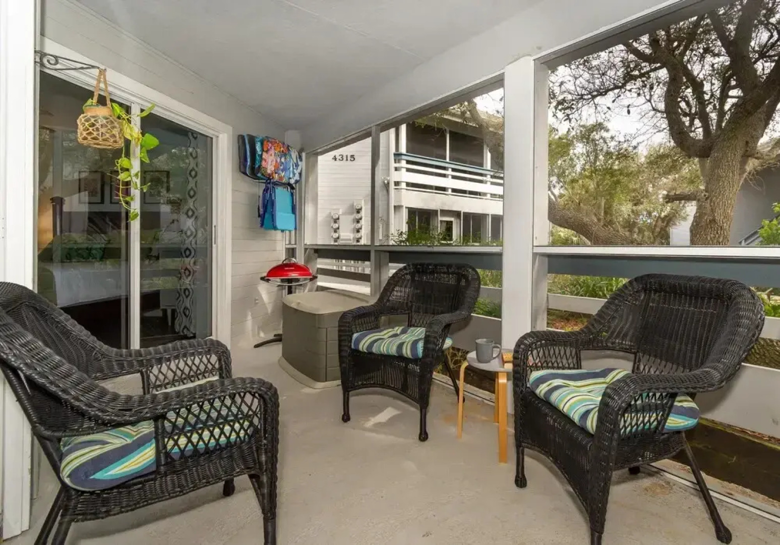 Tastefully Decorated Sea Woods Veranda Close to Pool Fitness Room Sv162
