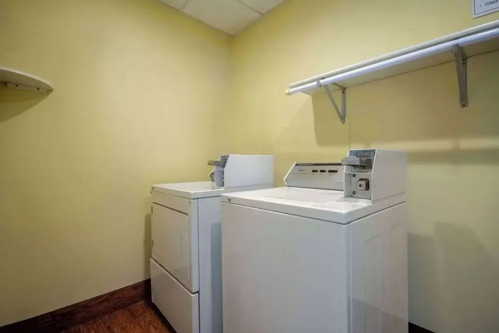 Days Inn Evansdale Waterloo