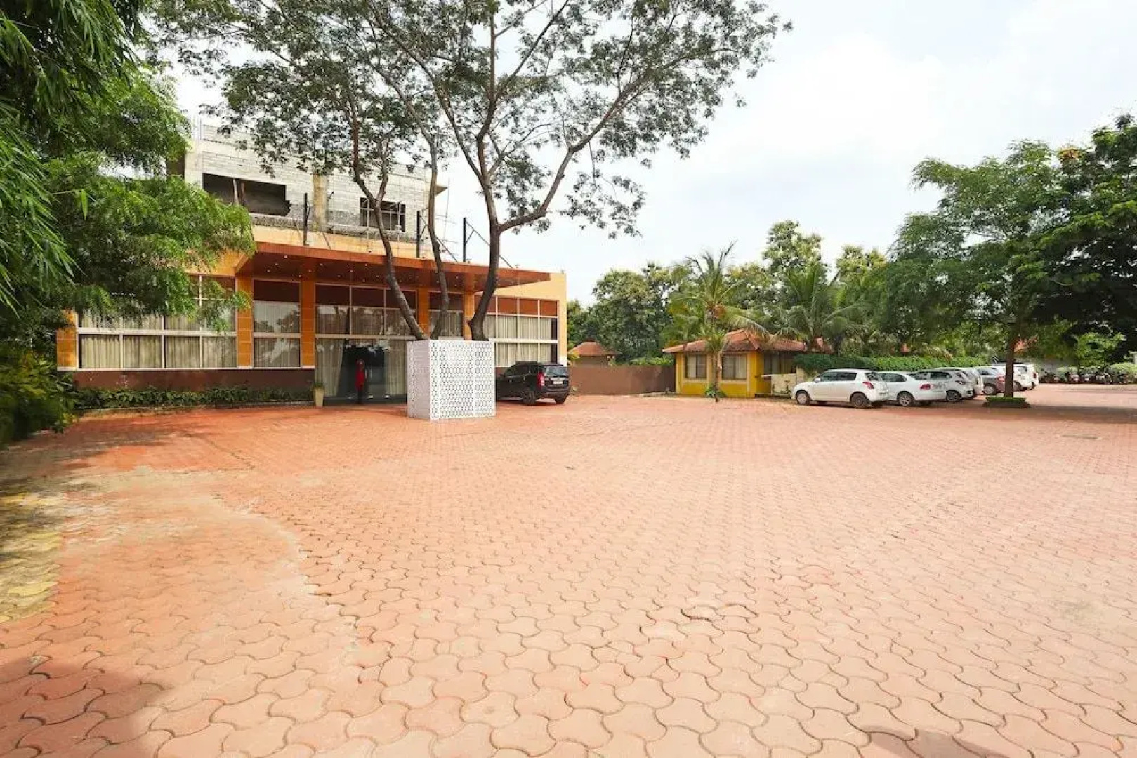 Capital O 18792 The Grand Neelam