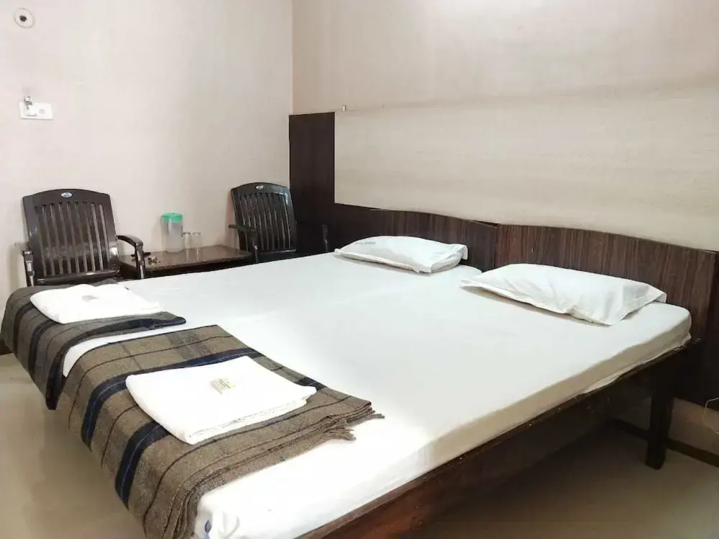 Hotel Abhiman by iROOMZ