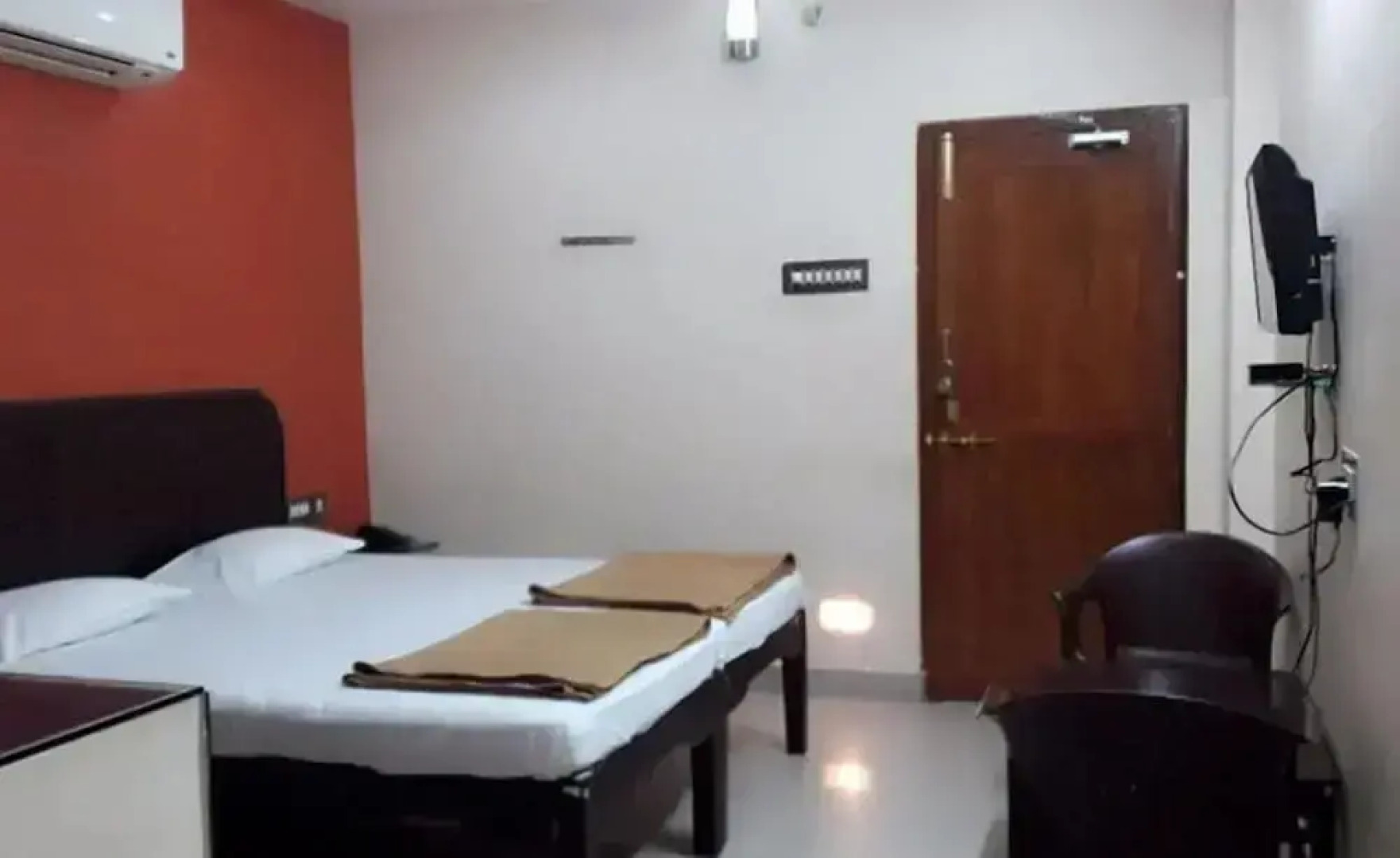 Woodlands Lodge By Iroomz