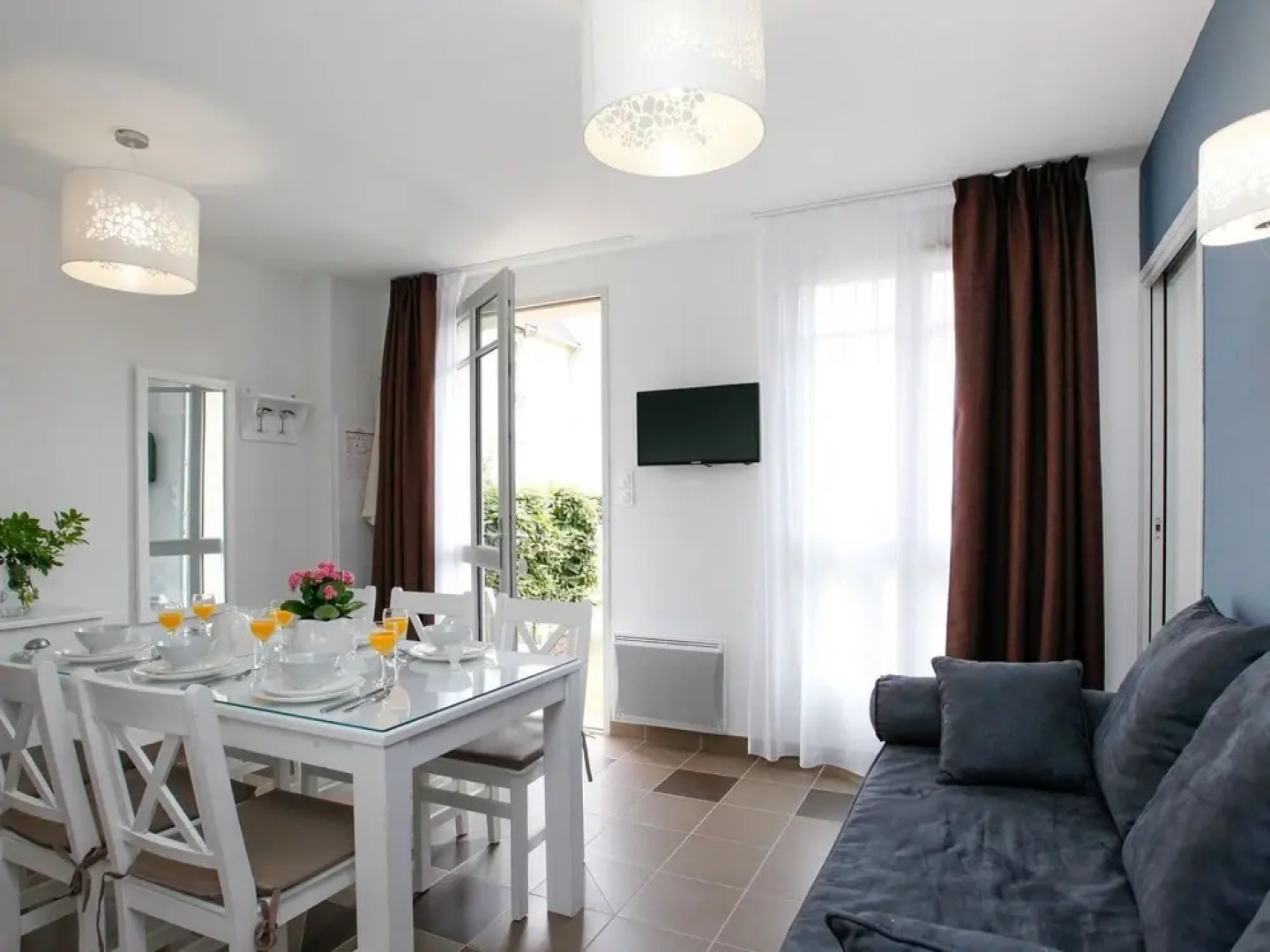 Snug Apartment in a 17th Century Castle in a Breton Village