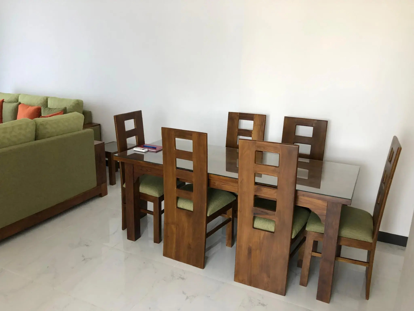 Sea Breeze, New 3 Bedroom Beach Front Apartment
