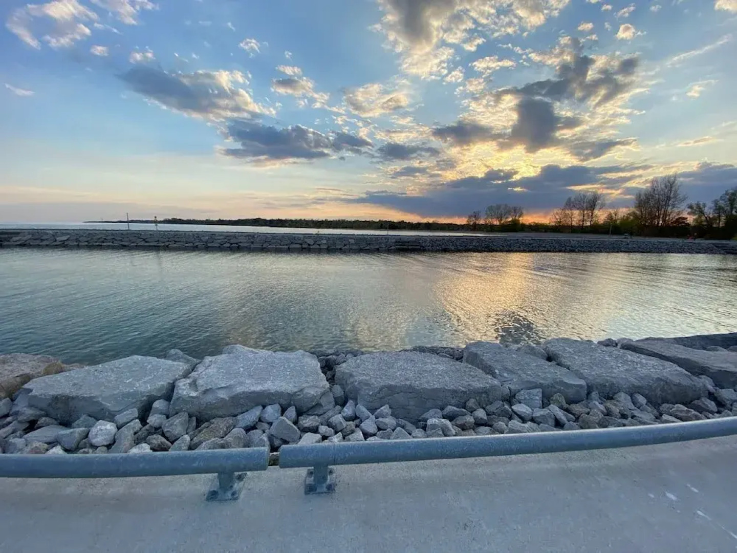 Brand New Walk Out Bsmt Apt Near Beach