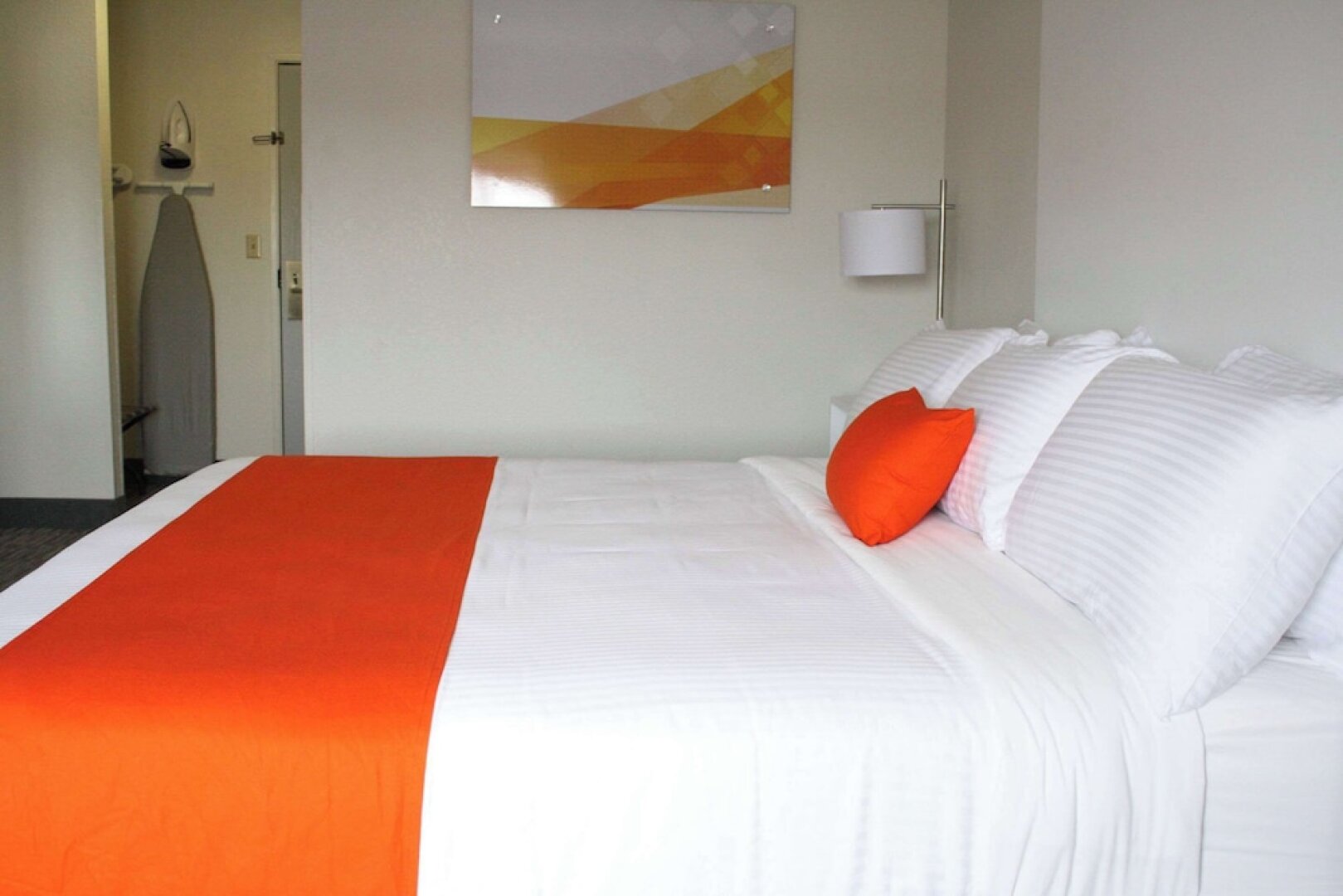 Schoenbrunn Inn & Suites