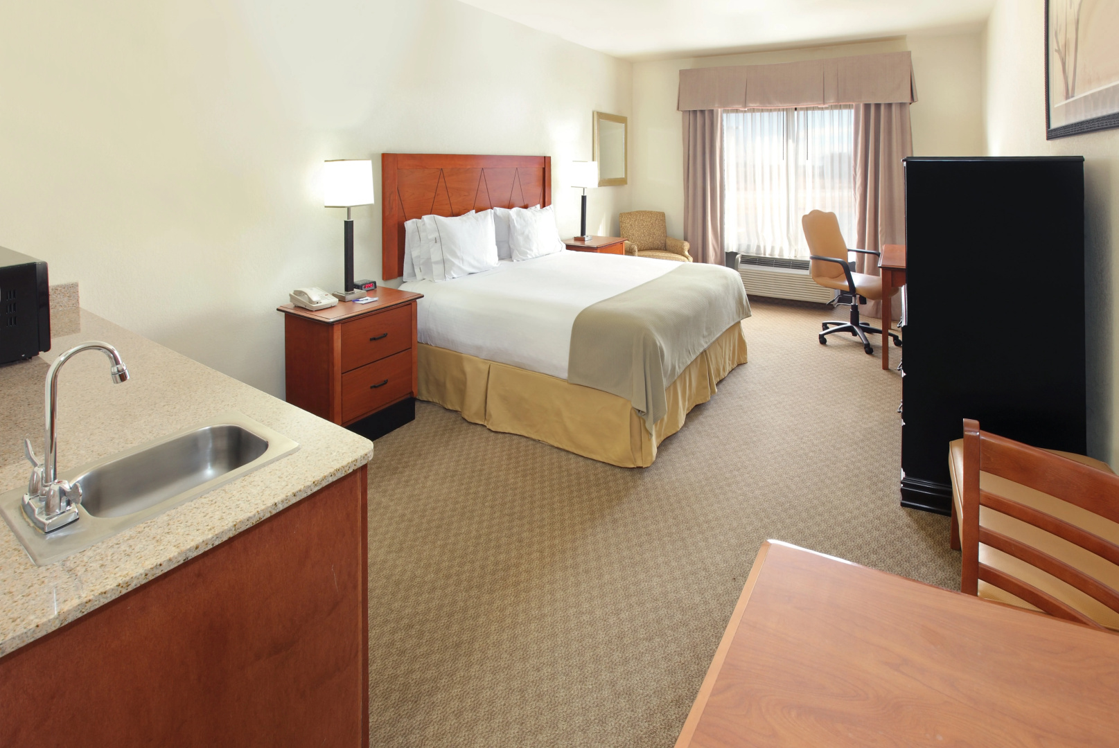 Holiday Inn Express Hotel & Suites Pine Bluff / Pines Mall by IHG