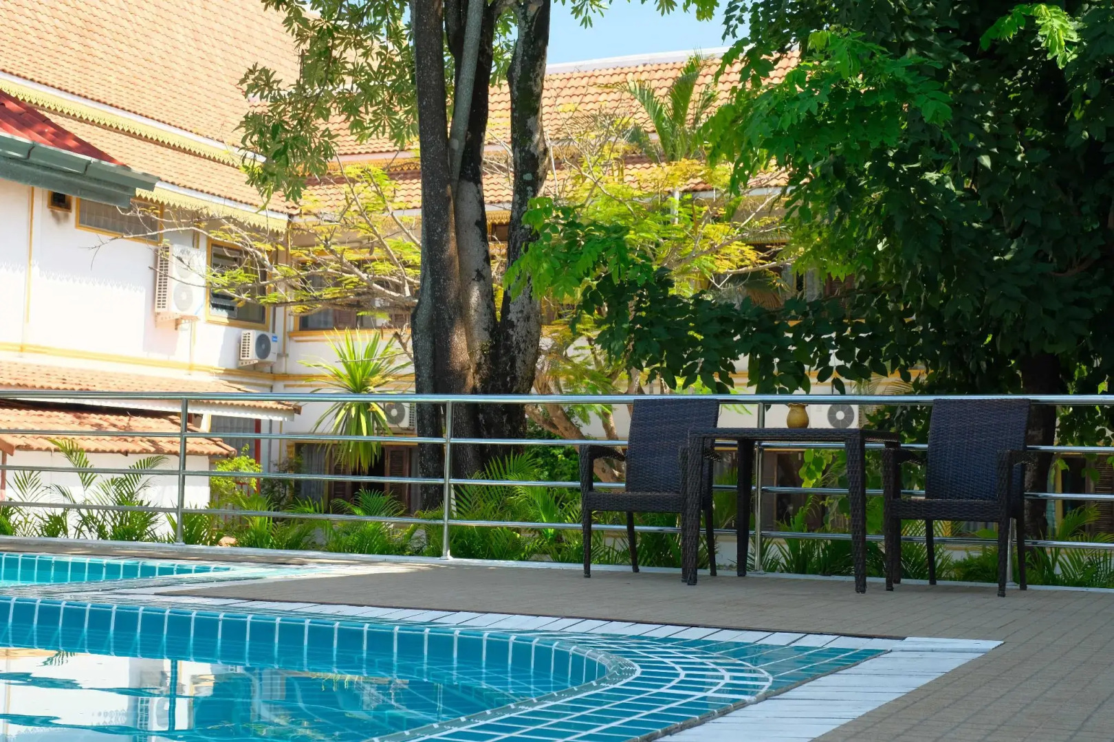 E-Outfitting Vang Thong Hotel