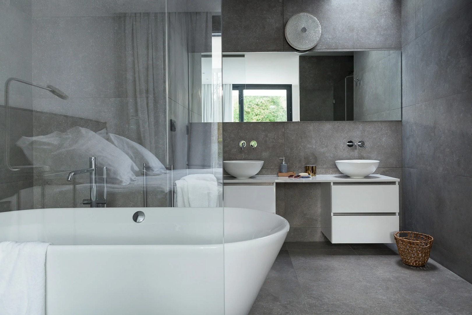 Unit 4 - Spacious Smart Home Triplex Private Garden & Parking