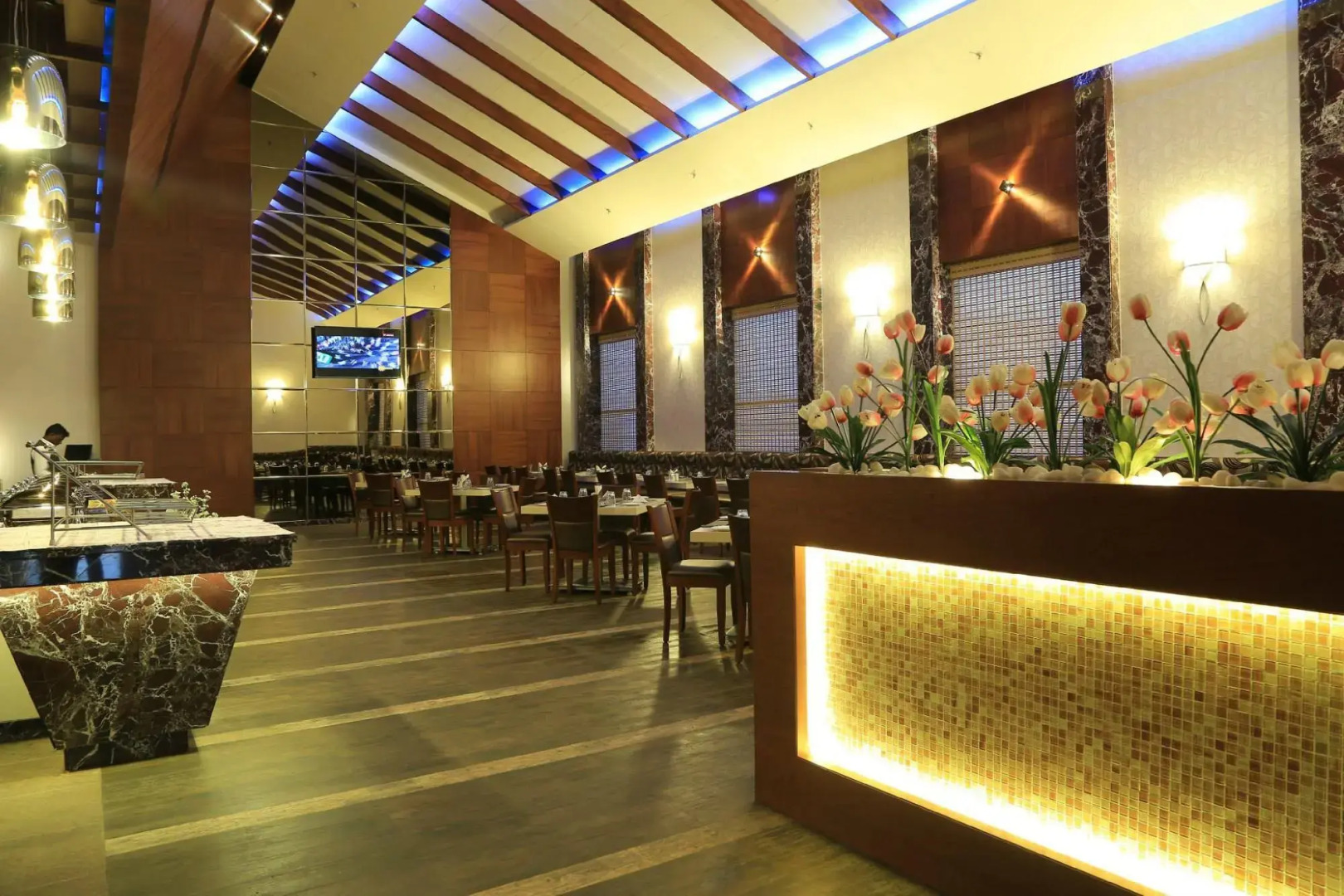 Dhanalakshmi Srinivasan Hotel