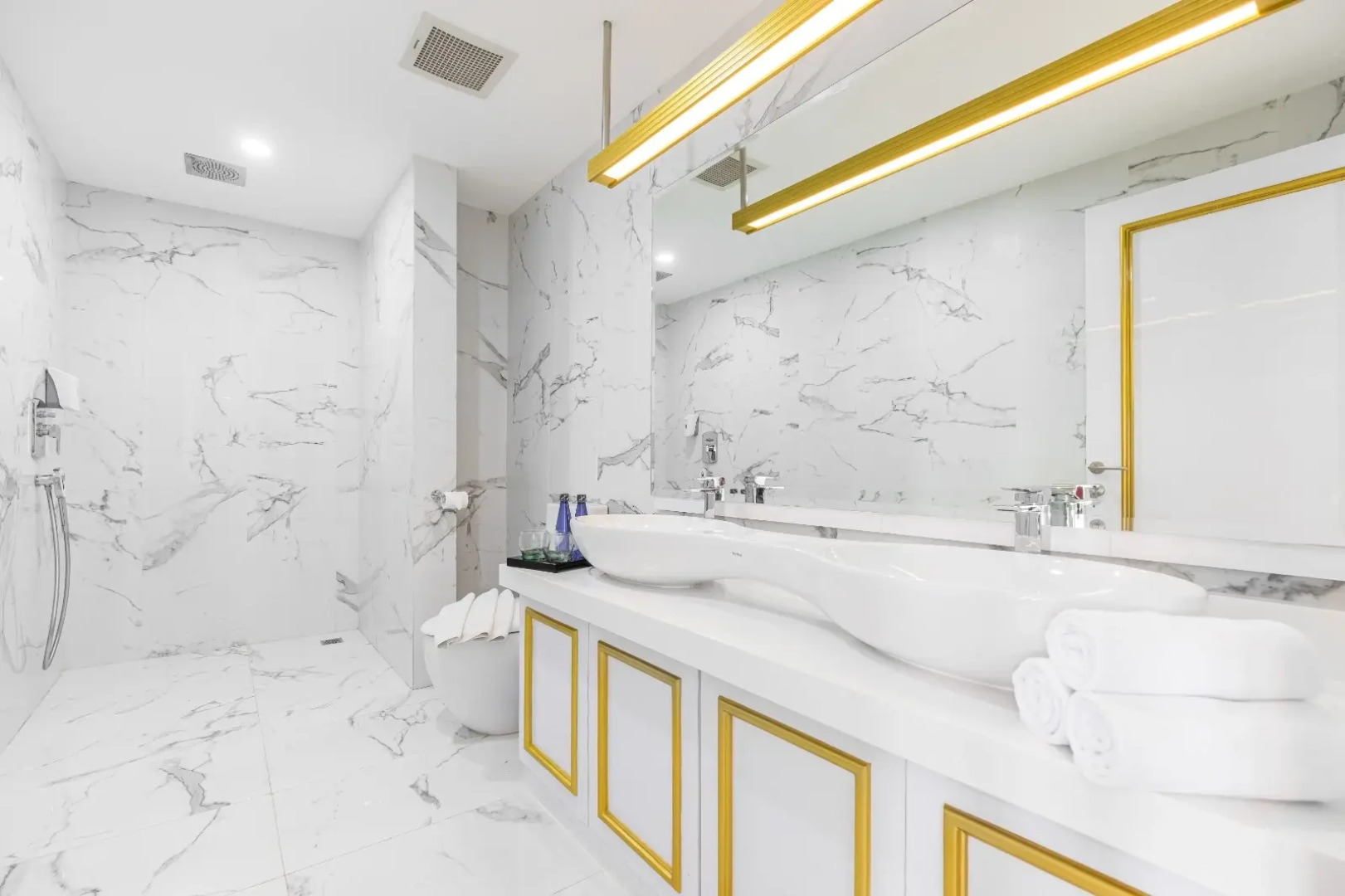 FOX Lite Royal Bay Makassar