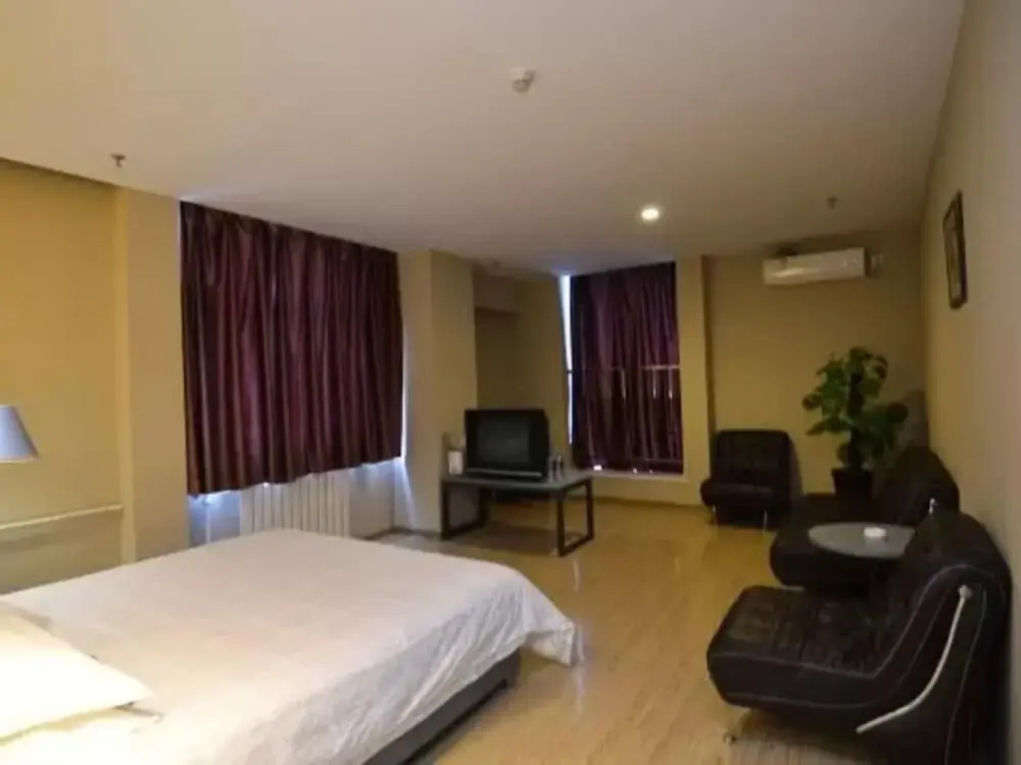 Luoyang Aviation E-Home Inn