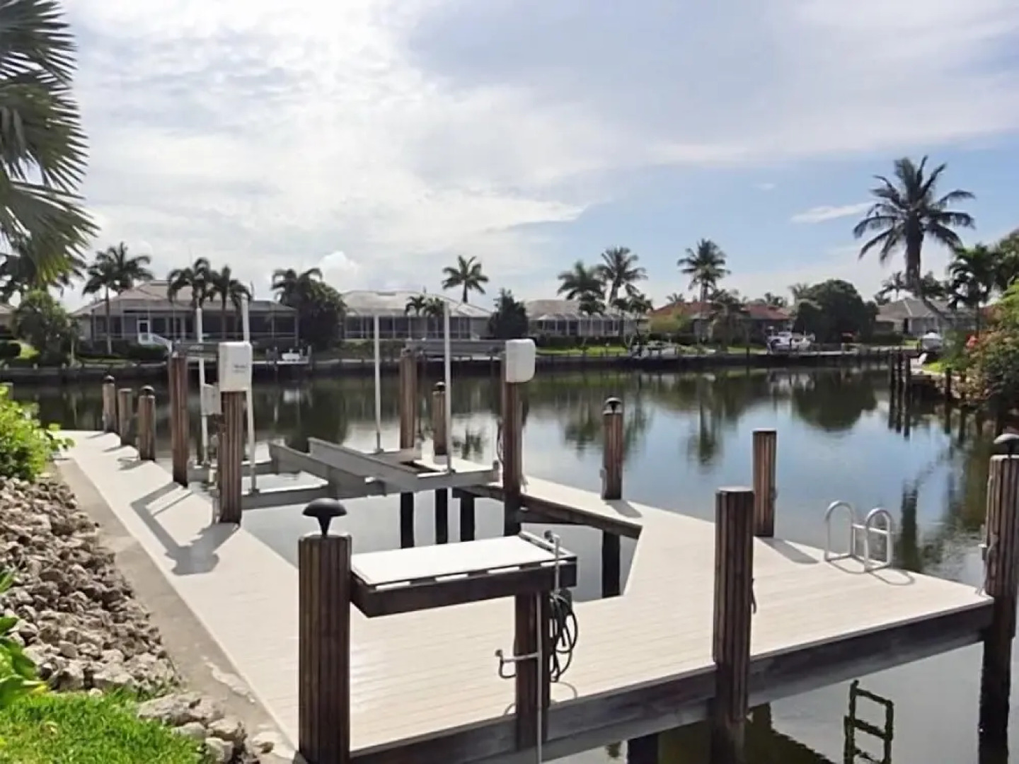 DOVE816 4 Bedroom Holiday Home by Marco Naples Vacation Homes