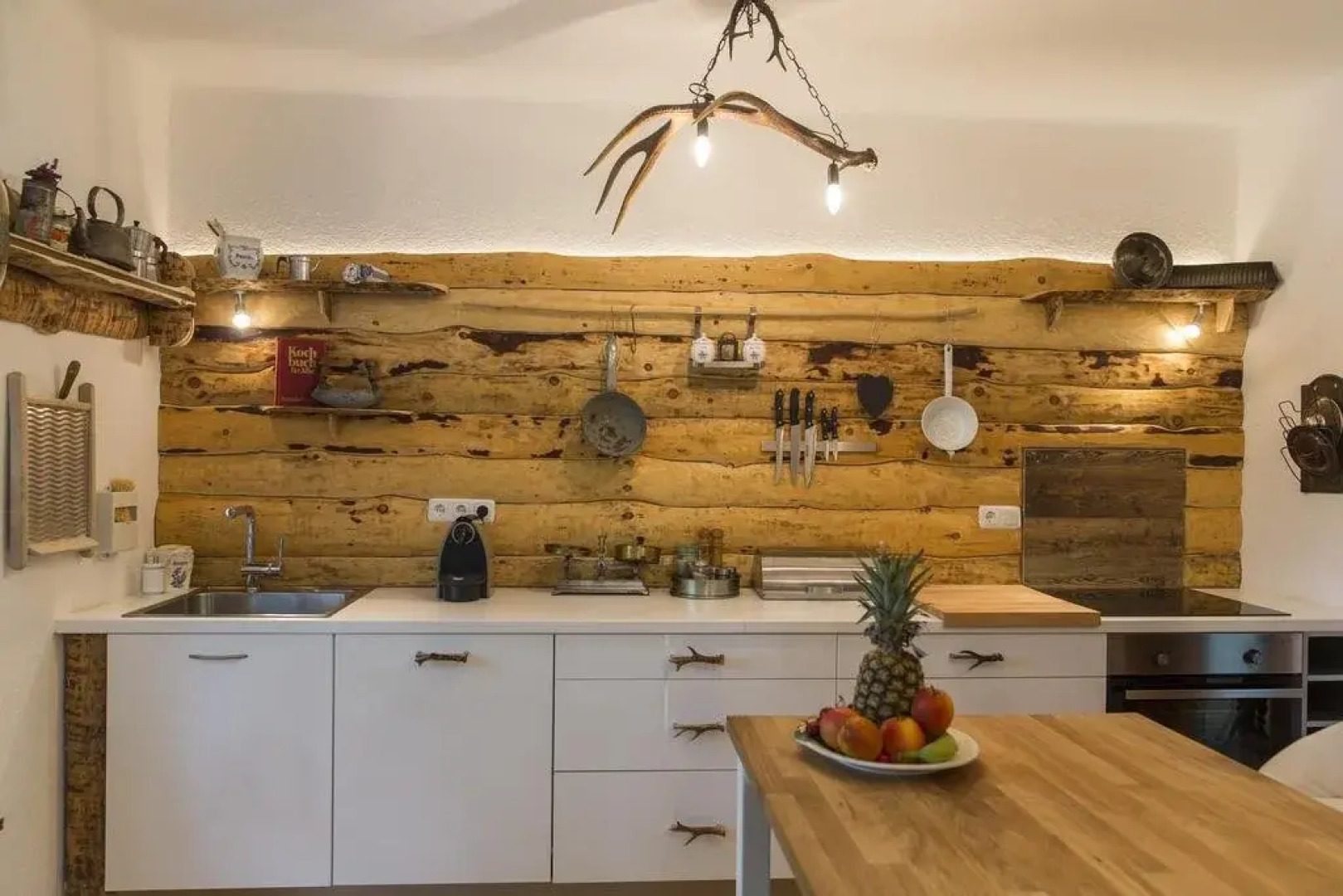 Holidaysun, Chalet Foresthouse, Detached Villa, 1000 qm garden, mountainview, whirlpool, BBQ&bikes&sunbeds for free