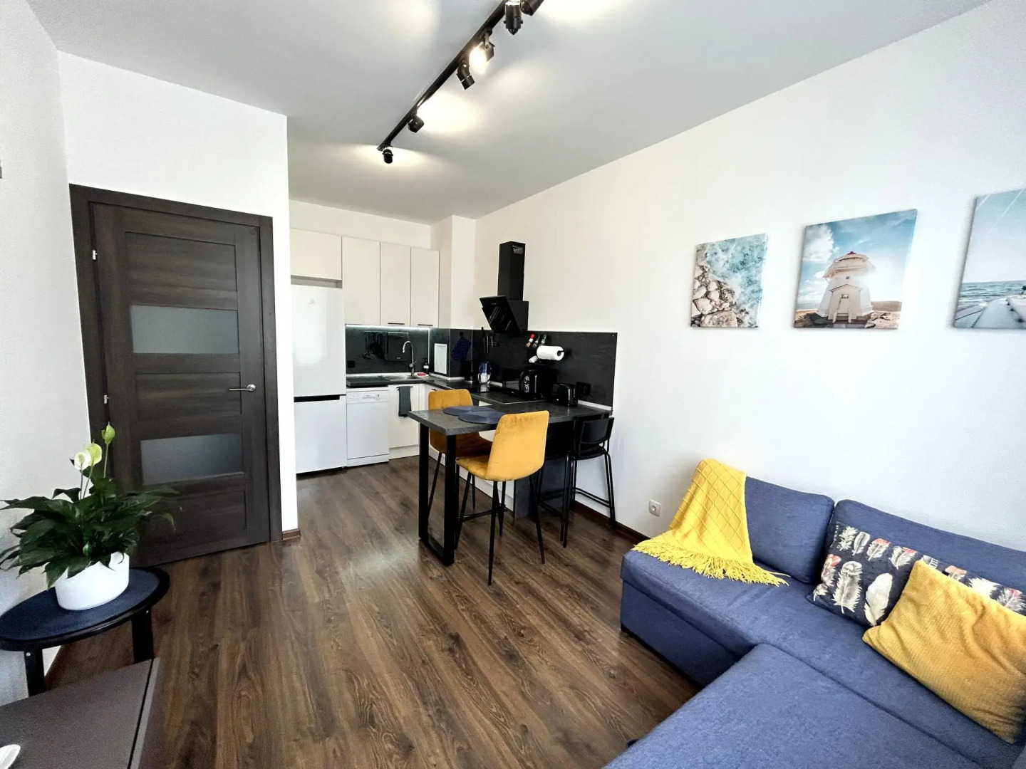 Апартаменты на аллее Тулонская 12