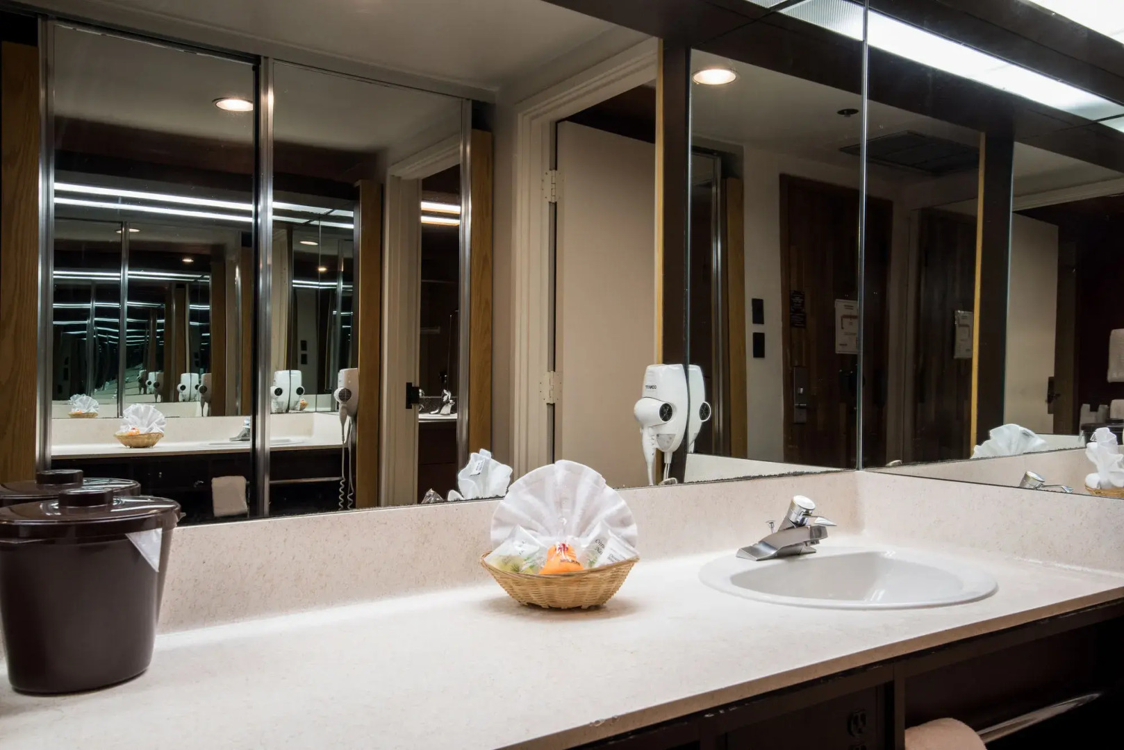 Lakeside Inn and Casino