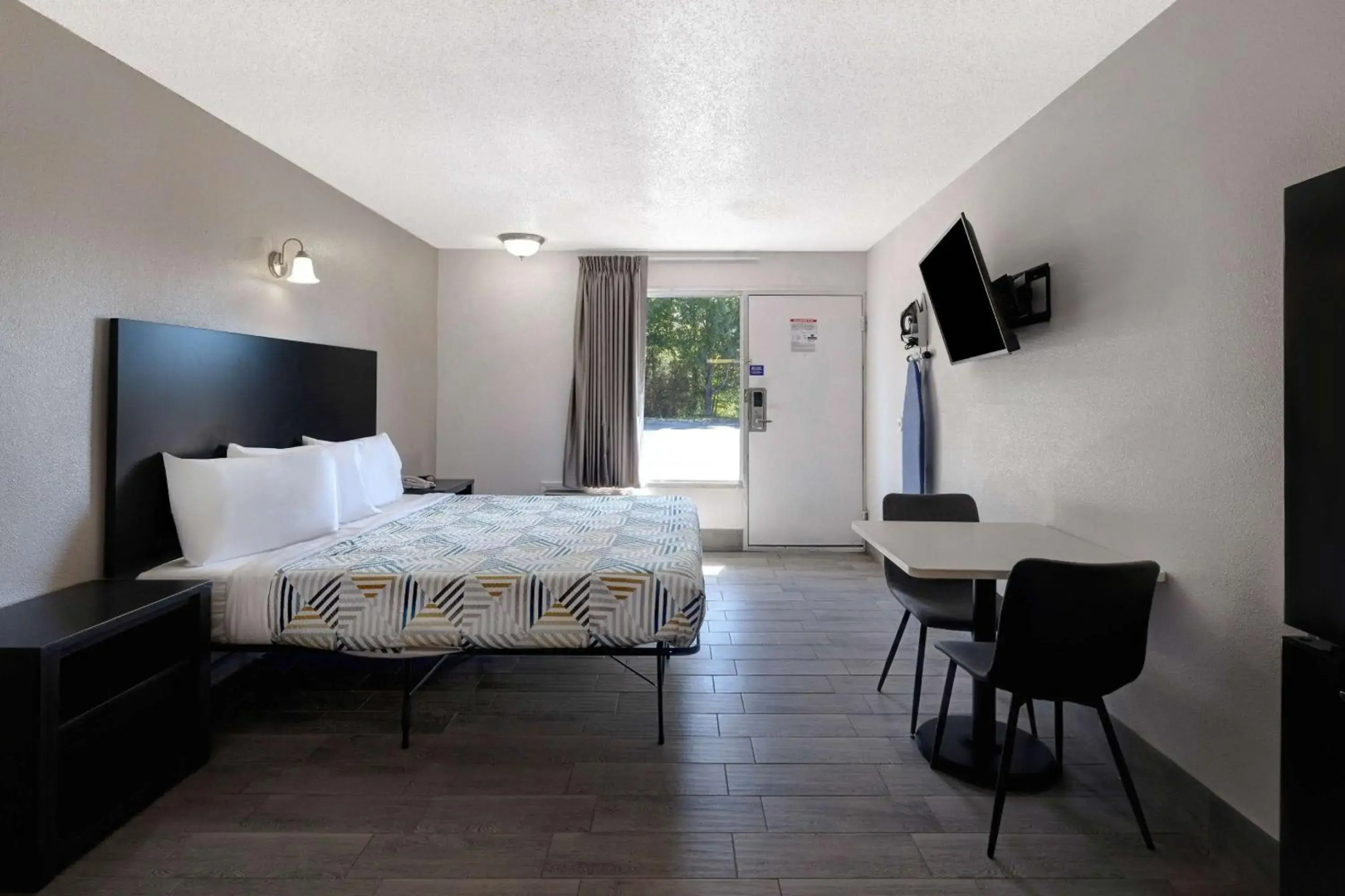 Crestview Inn
