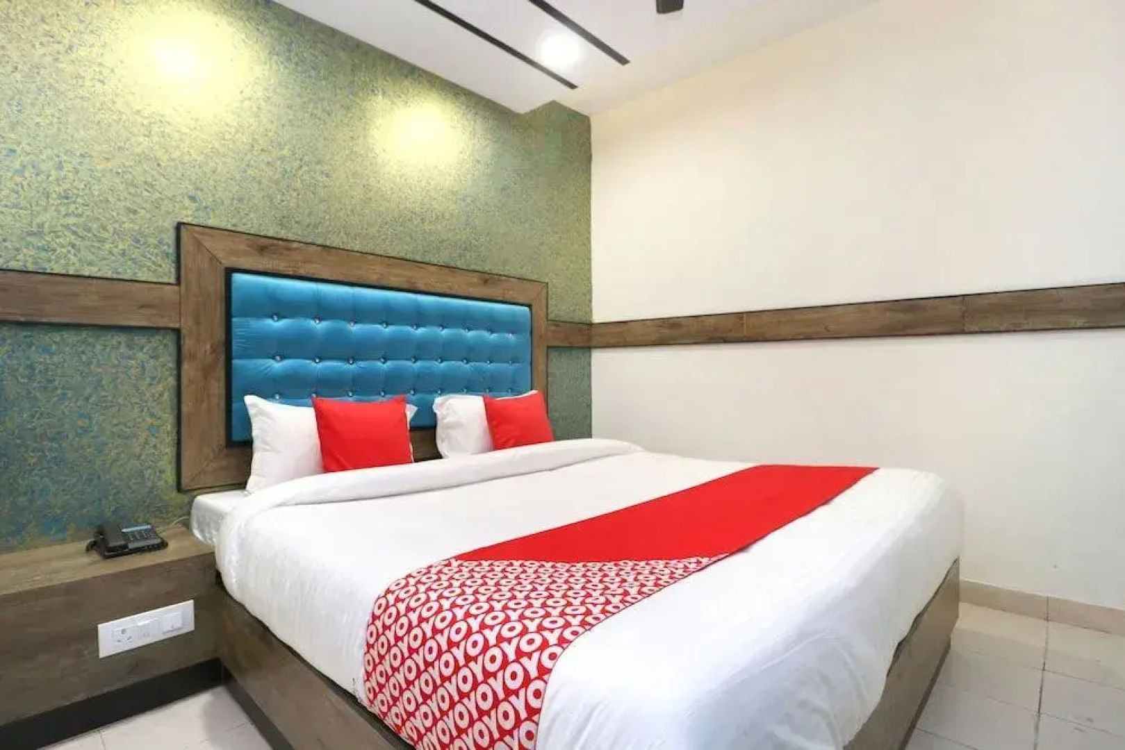 OYO 27972 Hotel Pakeeza