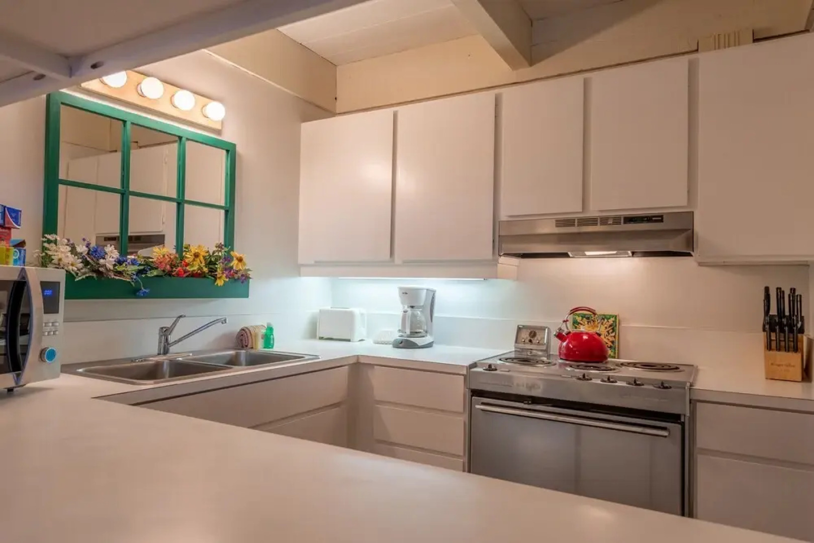 Dollar Meadows Condo with access to Sun Valley pool, hot tub, tennis and golf