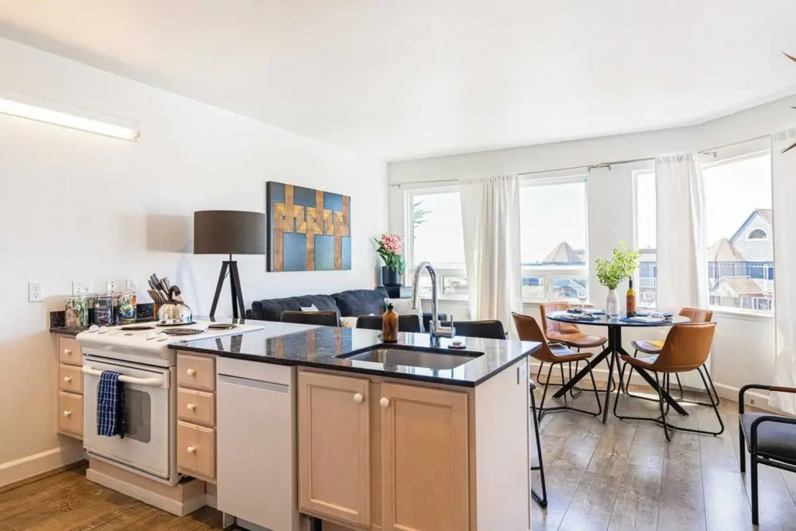 7 Cayucan Bungalows by Avantstay Close to Beach + Ocean Views Sleeps 36