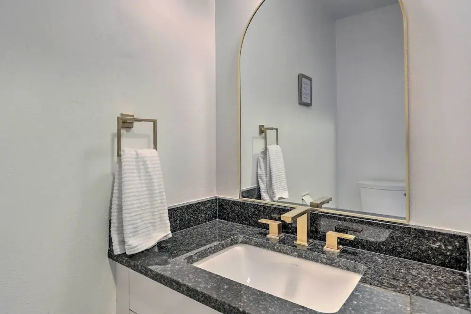 Welcoming Ohio Getaway < 9 Mi to Dtwn Toldeo!