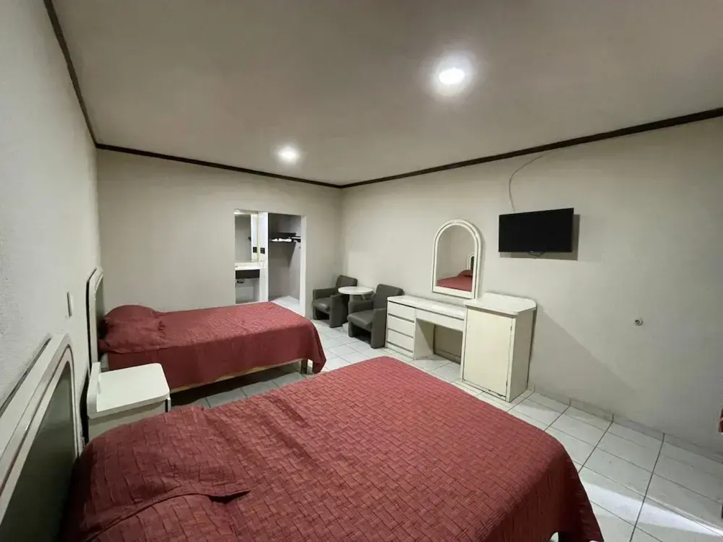 Kavia Meoqui Hotel & Suites