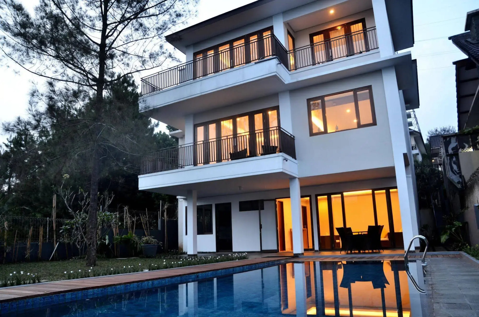 BreezeBlows City View 5BR with Pool + Familly Room