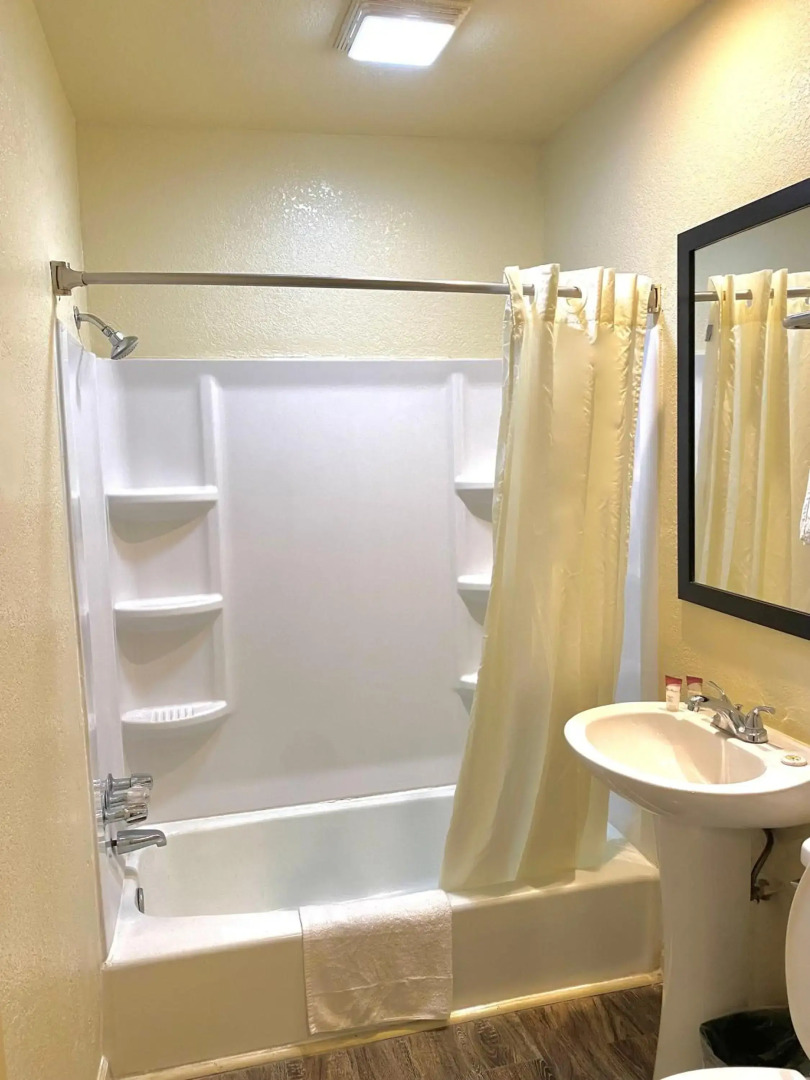 Whistling Pines - Daily & Extended Stay, Elizabeth City