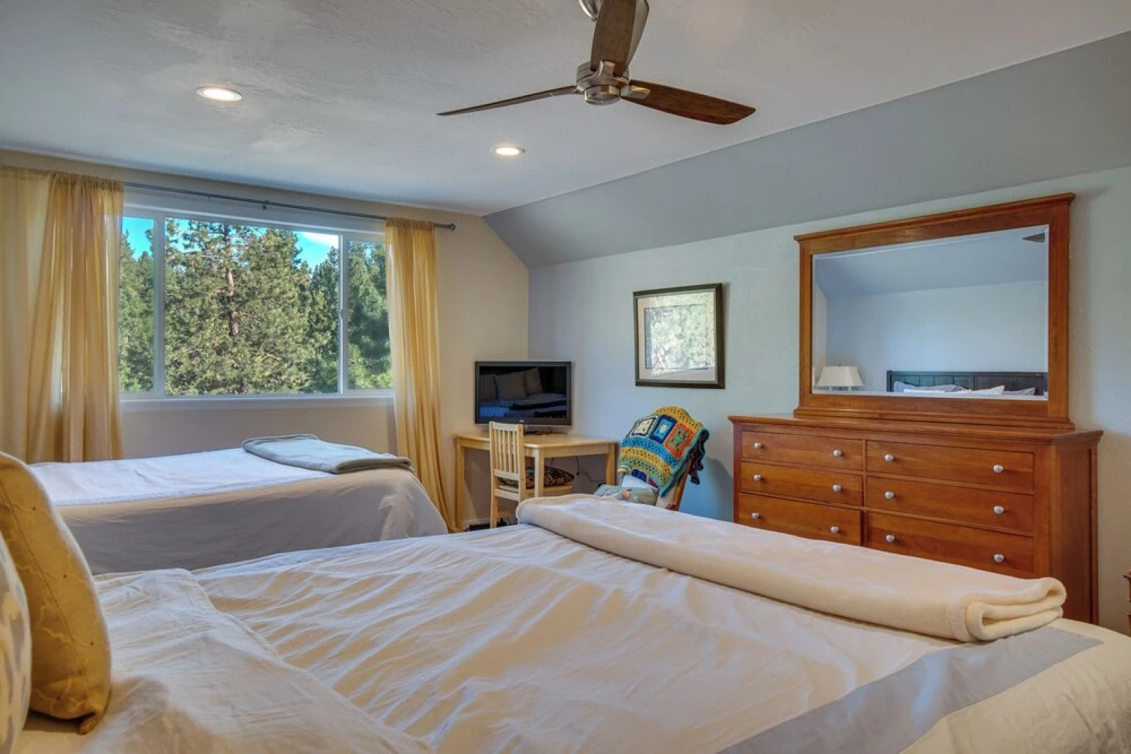 Cascade Cabin Hideaway w/ Views, 1/2 Mi to Lake