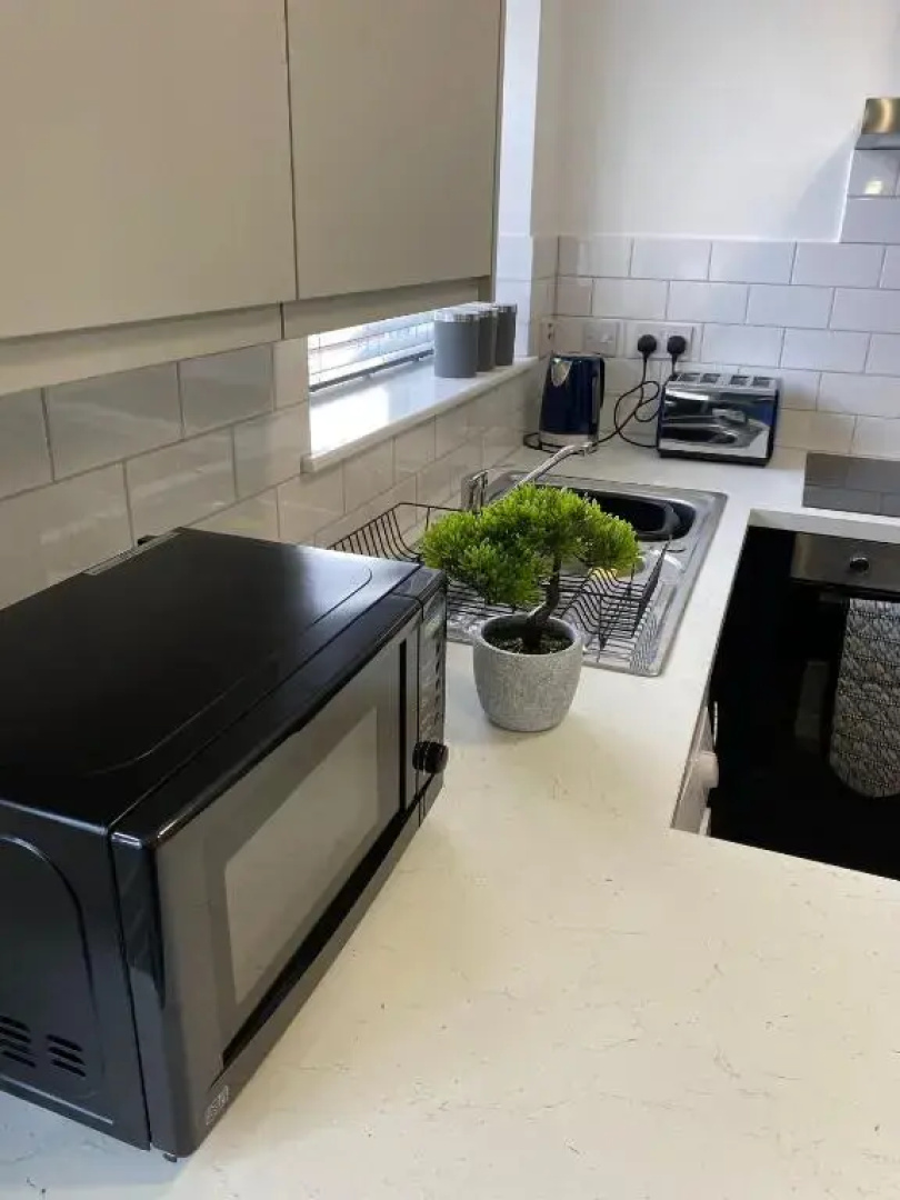 HU-Thirteen Apt One - Sleeps 4