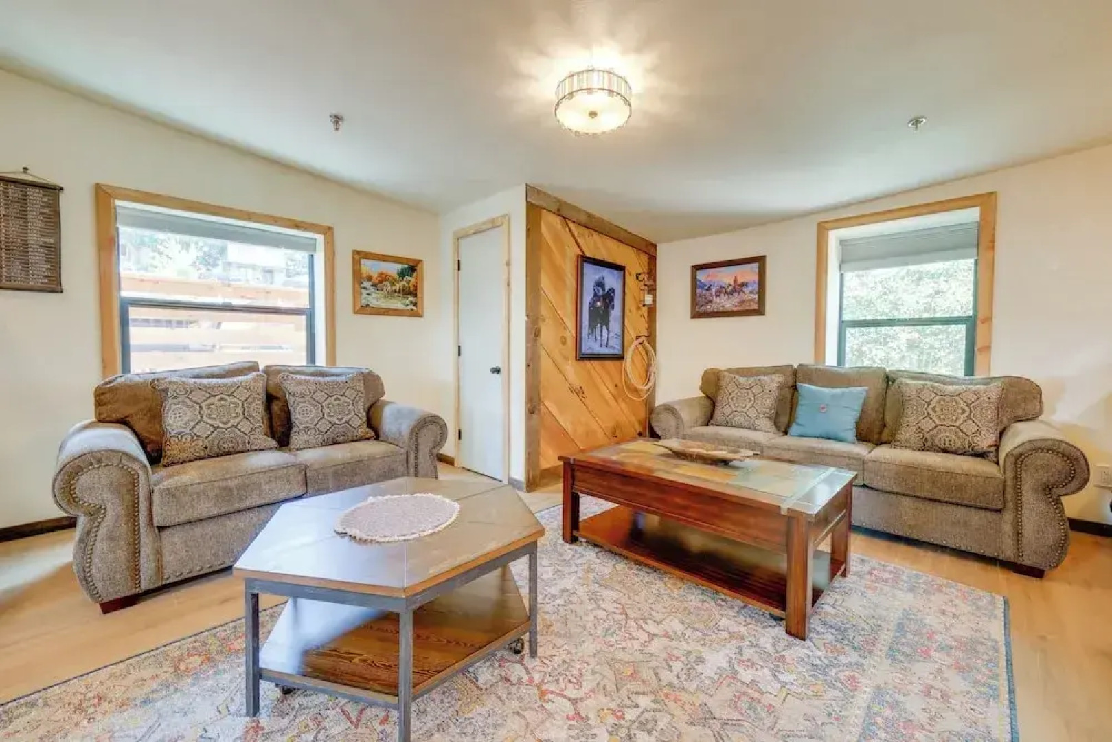 Steps to C Street & Saloons! Virginia City Getaway