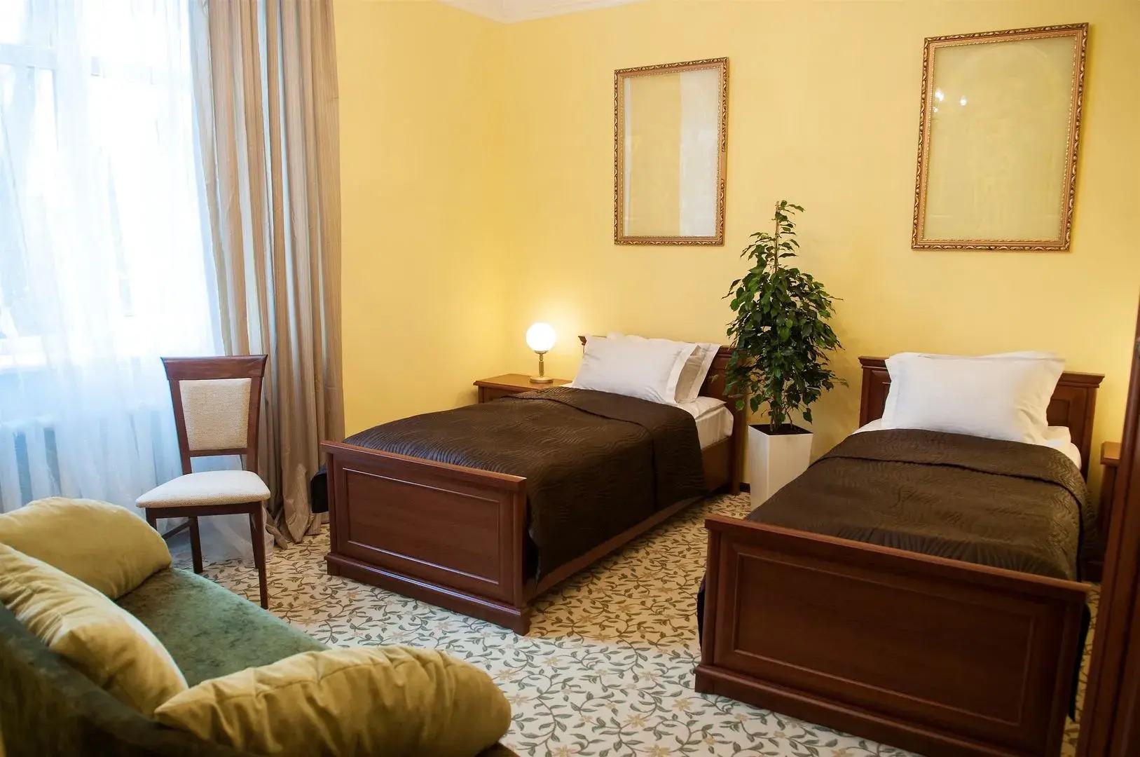 Отель Lion’s Castle