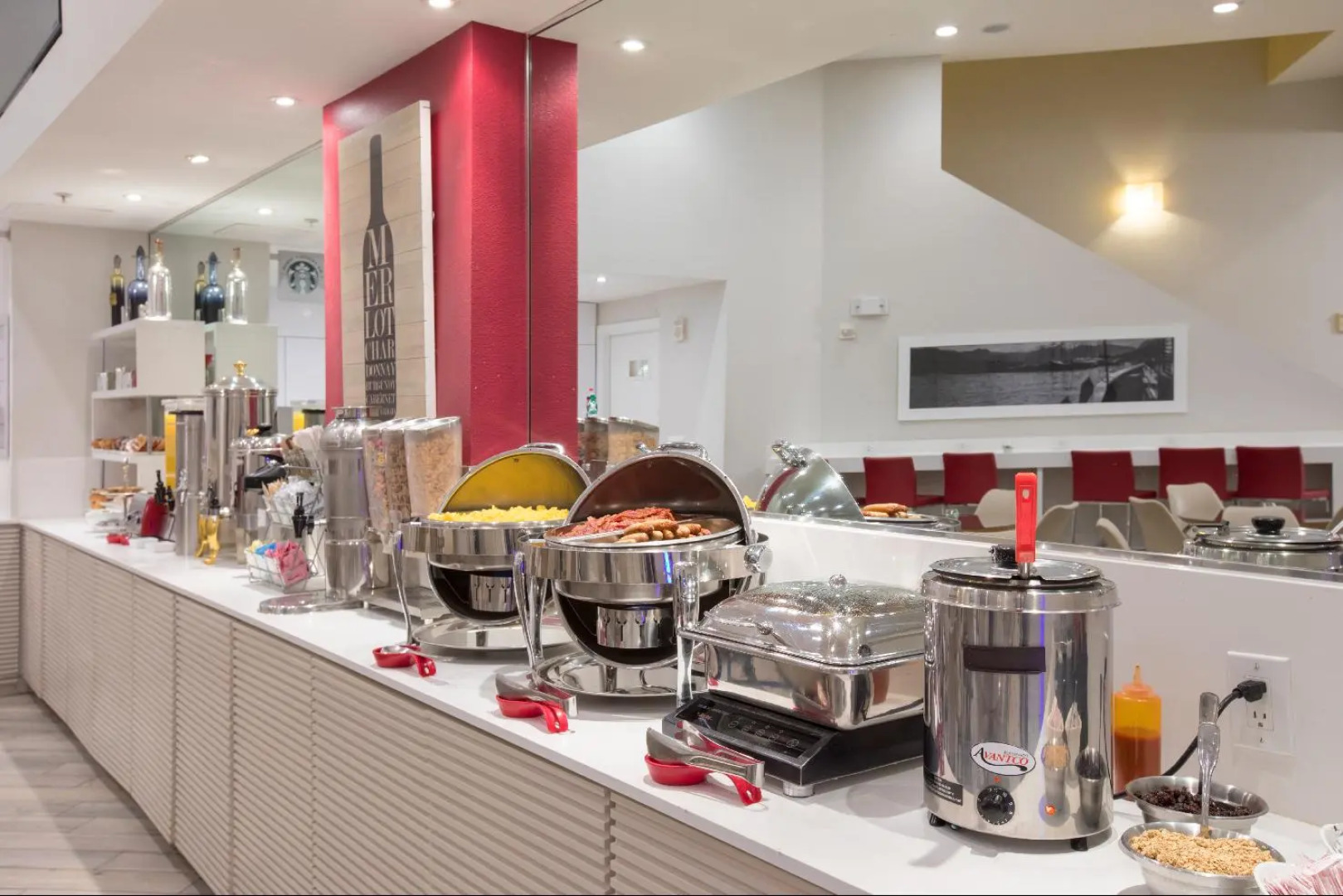 The Point Hotel & Suites