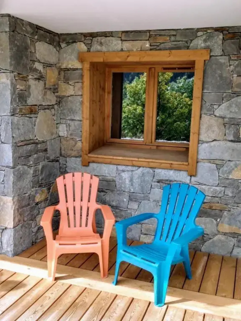 New 3 beds, terrace, superb views, pool & sauna