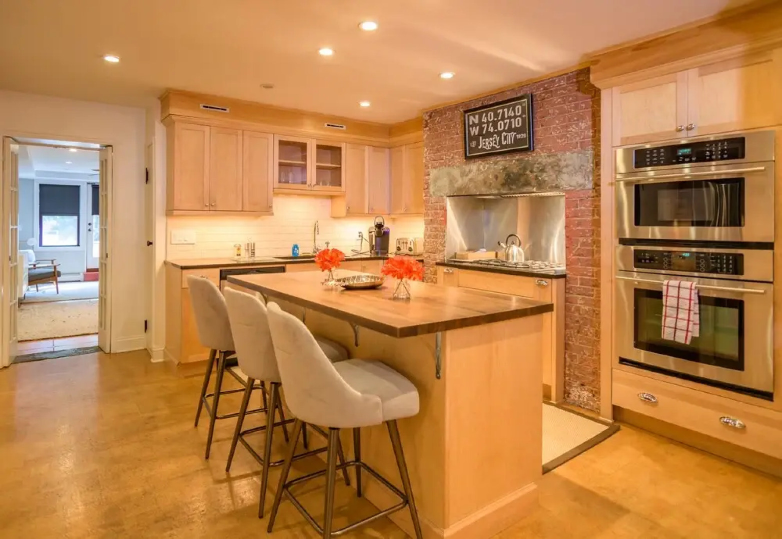 Deedee's Brownstone Van Vorst Park