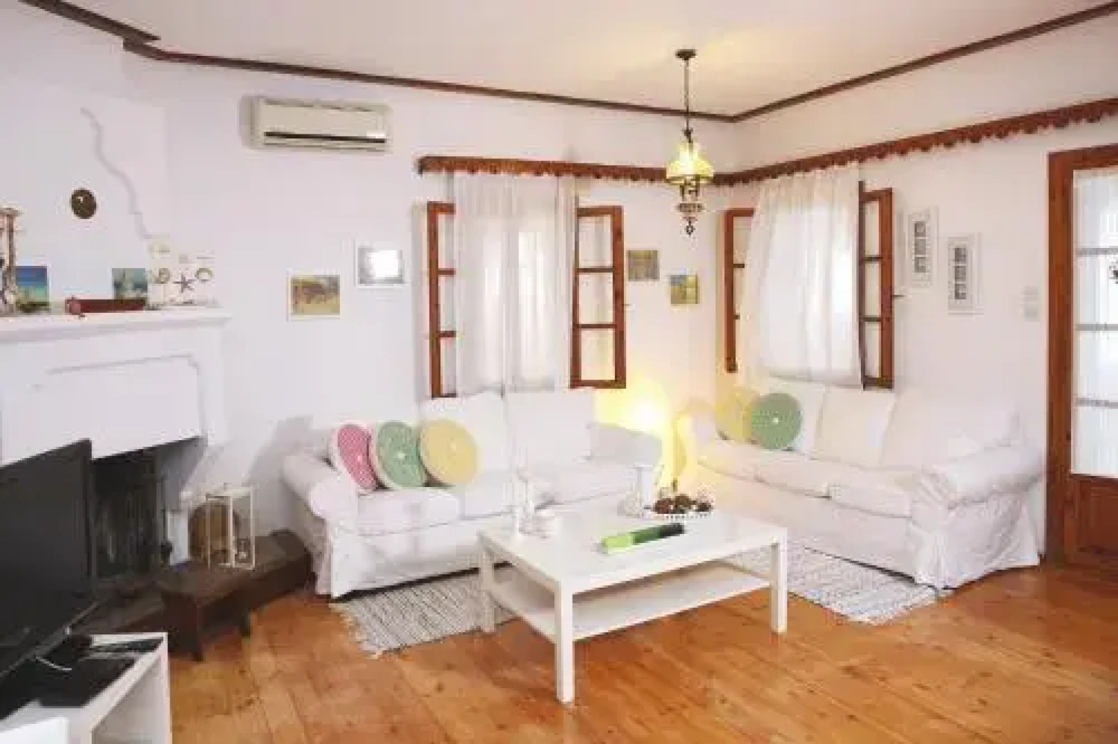 Squirrel Beach Front Villa, Metamorfosi