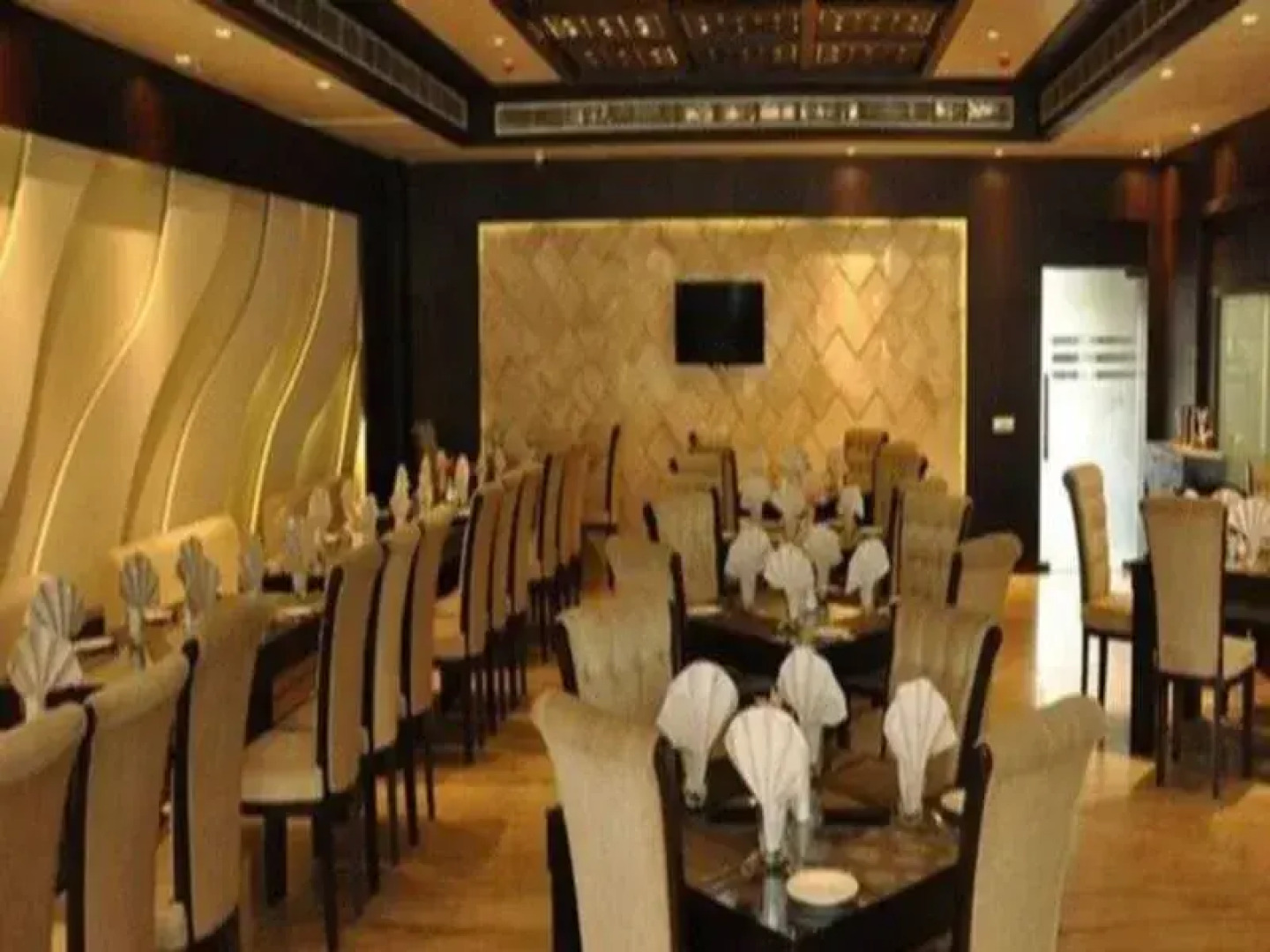 UNA Smart Radiant Plaza