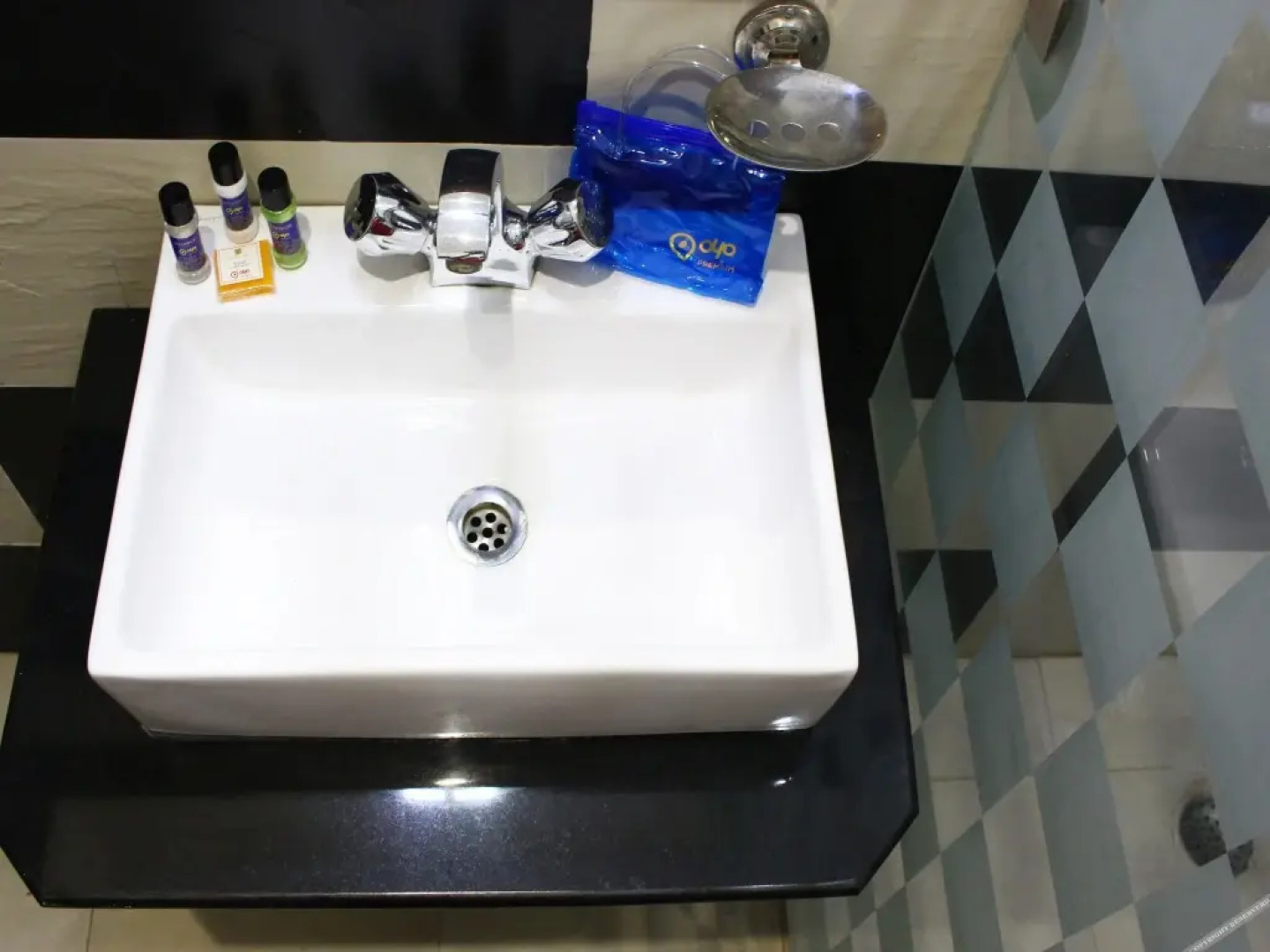 OYO 16006 Hotel Meedo's Grand