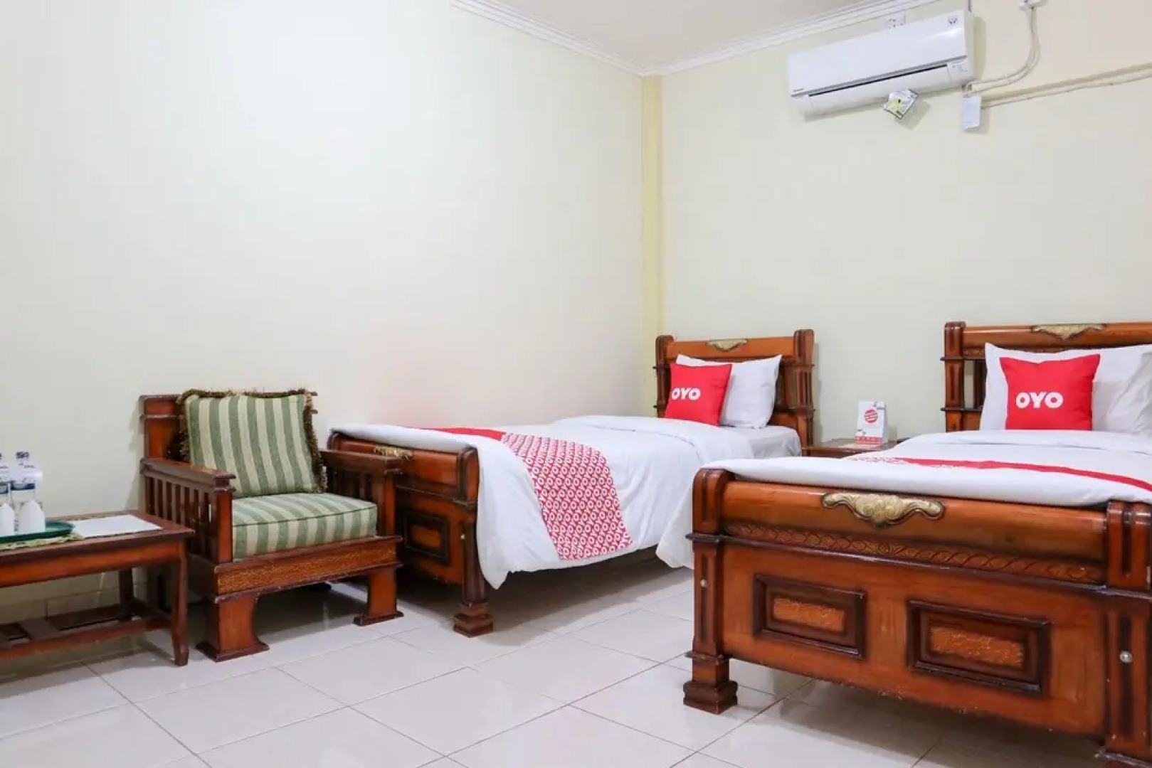 Hotel Almadinah Syariah by OYO Rooms