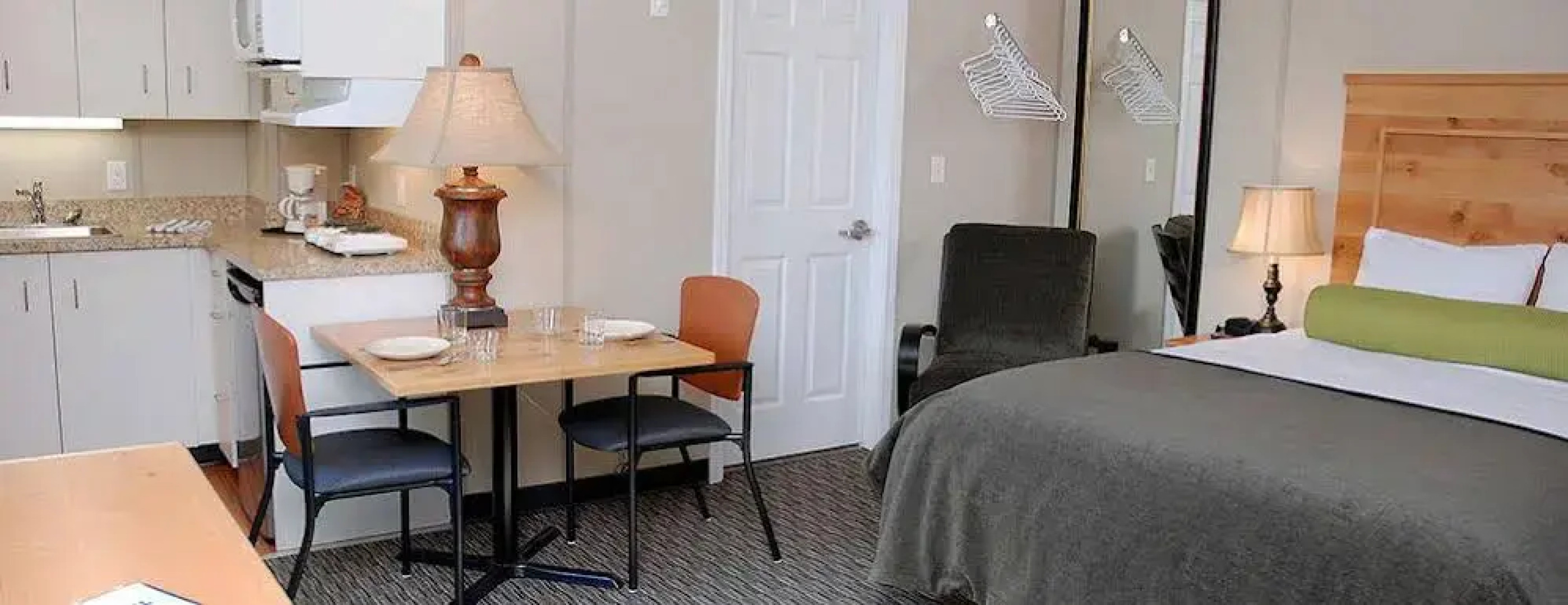 Triple J Hotel & Cabins