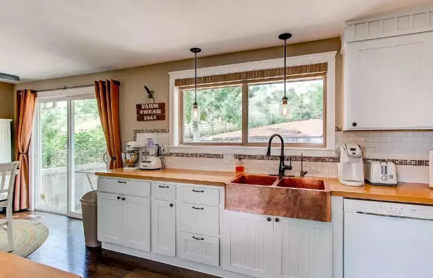 Hidden Valley Retreat. Foothill views. Large Yard!