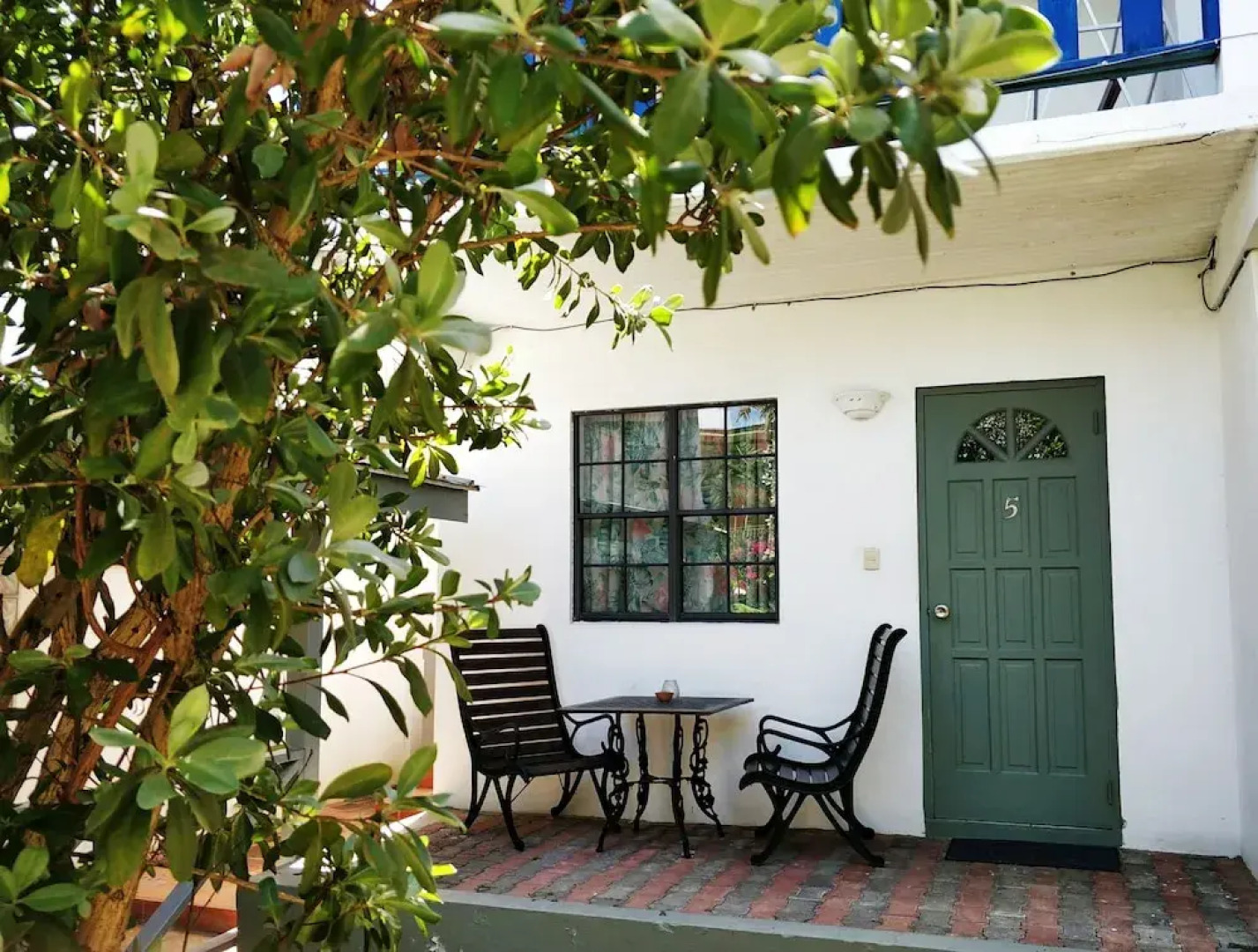 Bananaquit Apartments