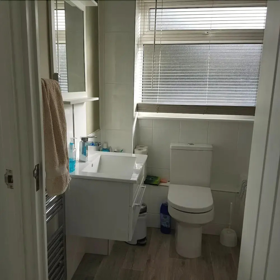 Quiet house beside Stansted Airport