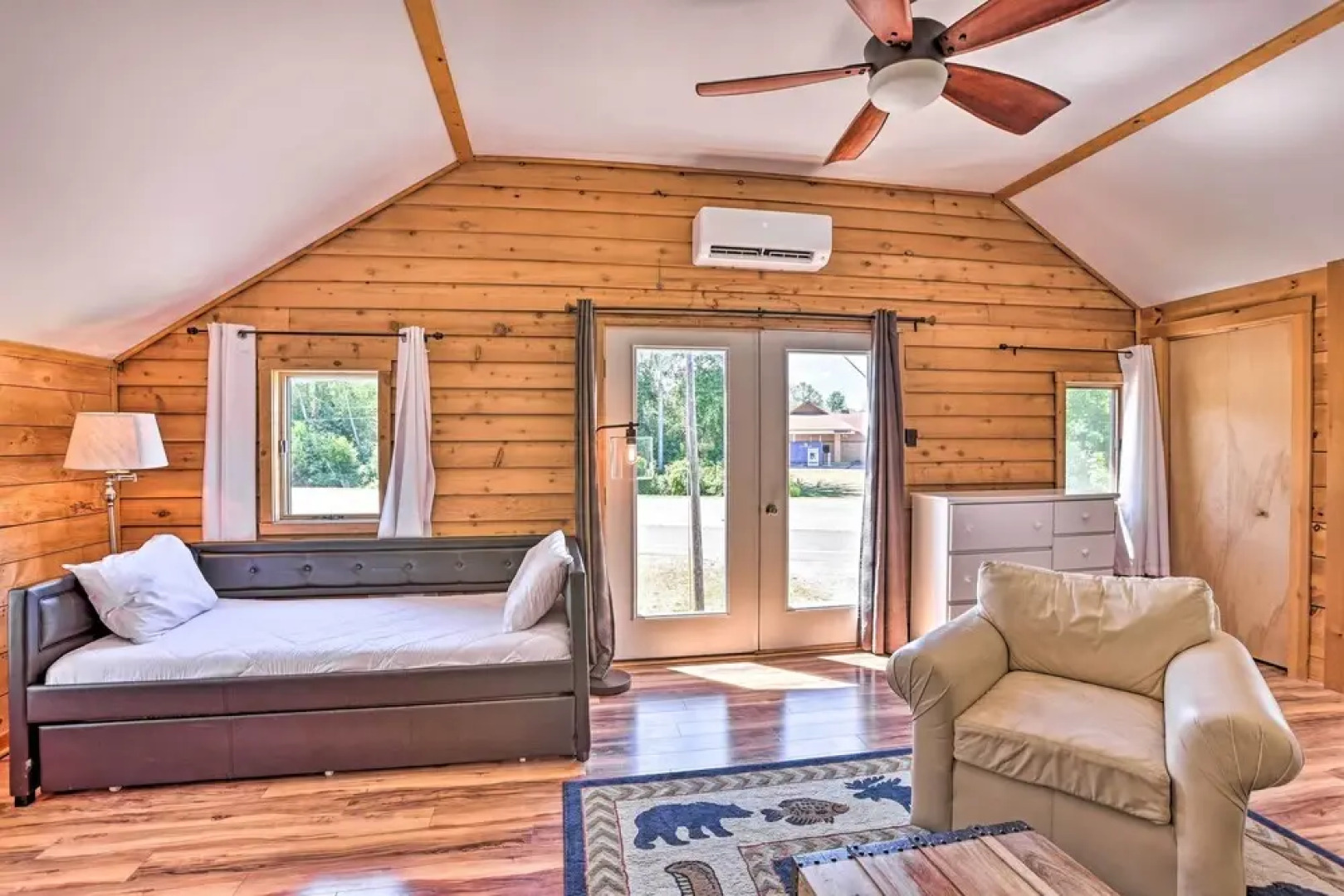 Quaint Studio w/ Shared Beach: Walk to Suttons Bay