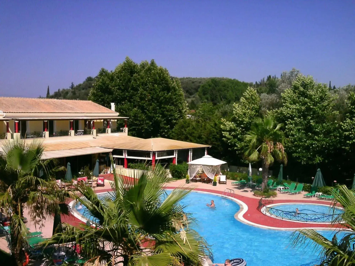 Damia Hotel & Apartments