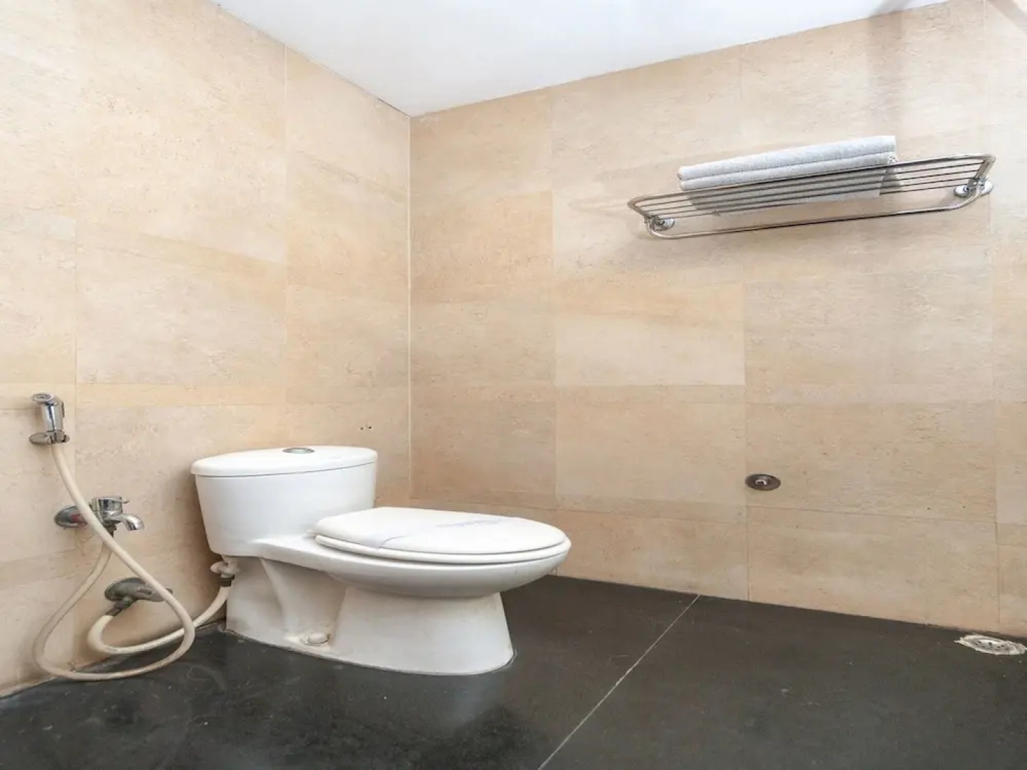 OYO 19023 Helican Tradition