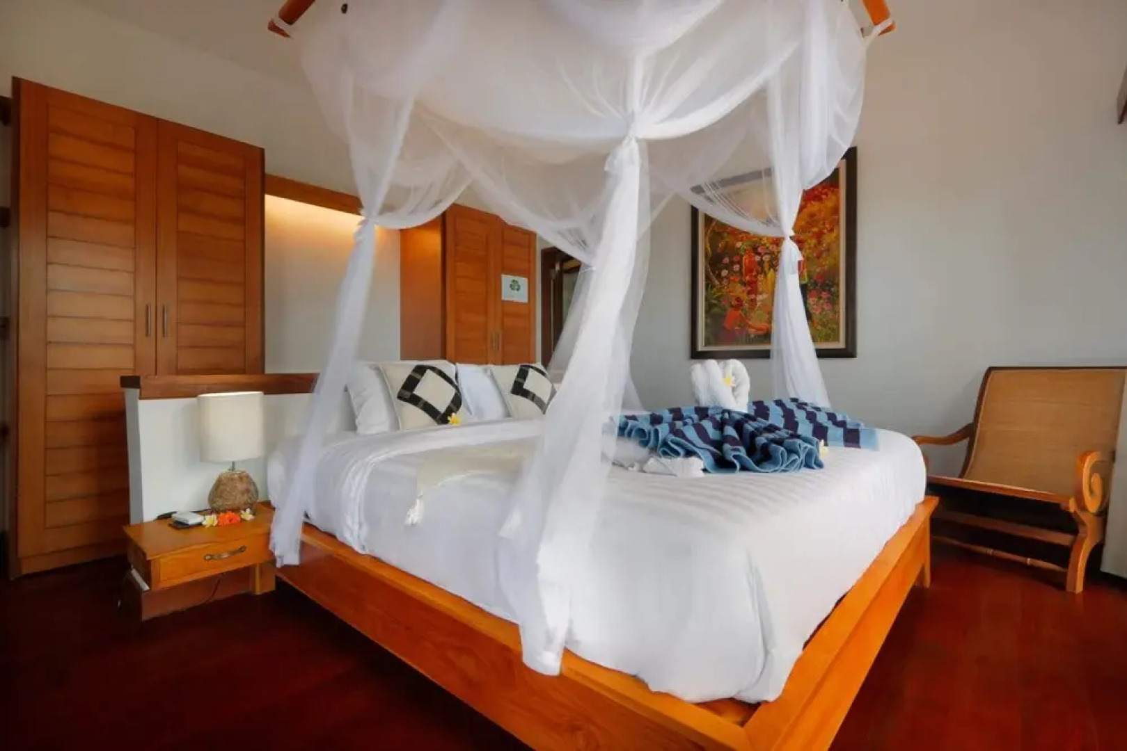 2 BR Villa With Fantastic Ocean View, Lovina With Staff